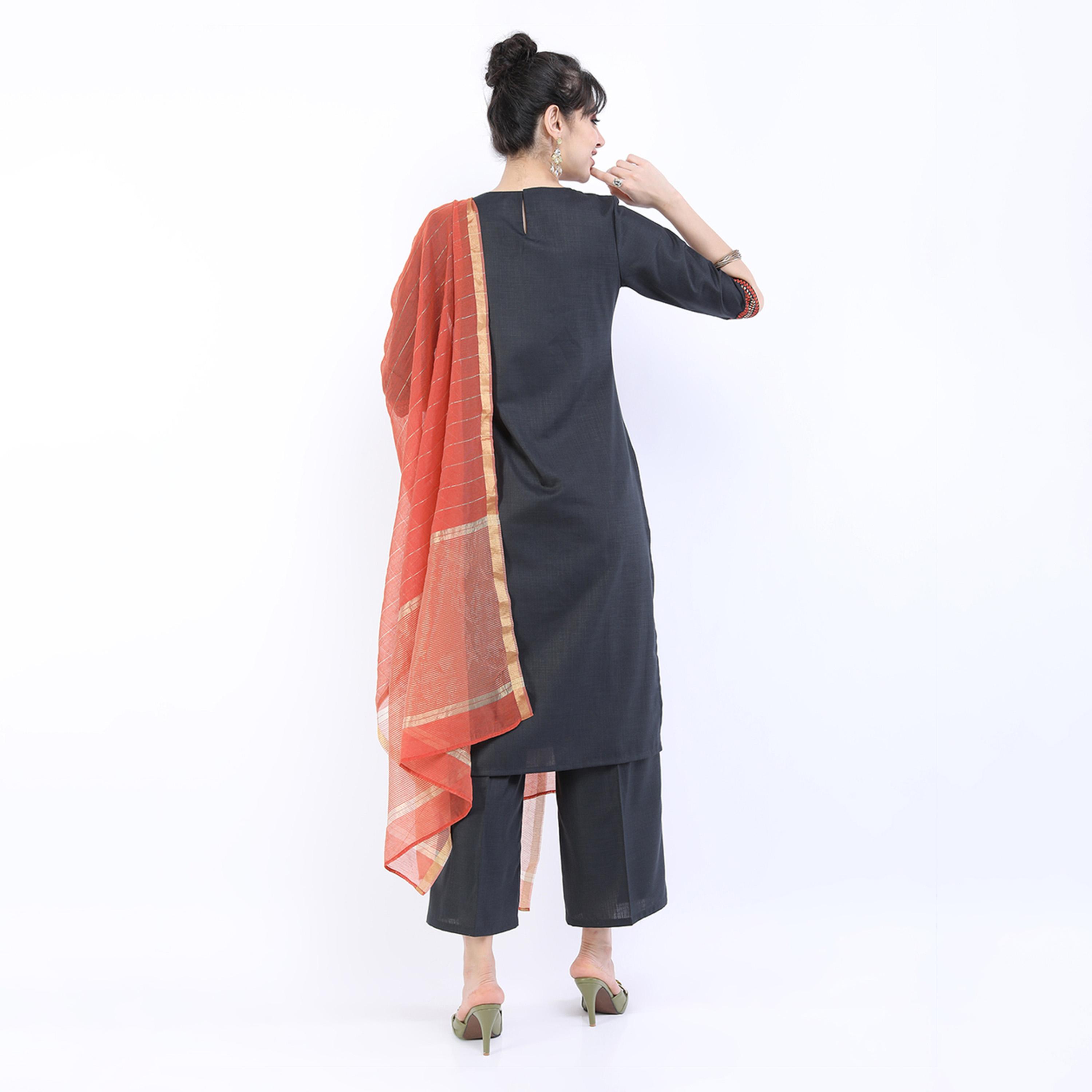 فيشود × ستايلي - كورتا نسائية مطبوعة بالورود باللون الأخضر مع بنطال بالازو ووشاح دوباتا-women-clothing-ethnicwear-sareesets-image-3