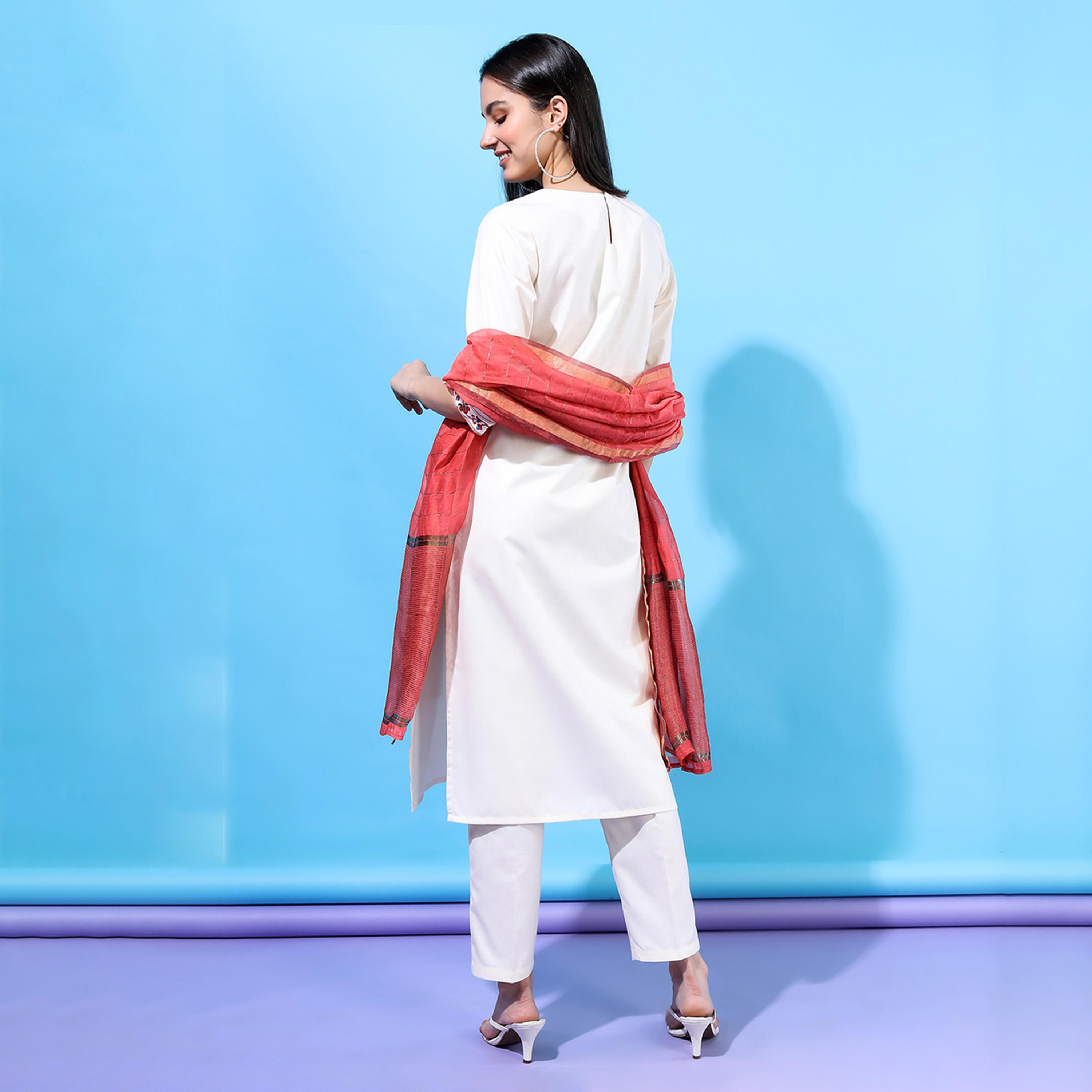 فيشود × ستايلي - كورتي مستقيم بياقة مزينة بالأزهار للنساء مع بنطال ووشاح - كريمي-women-clothing-ethnicwear-sareesets-image-3