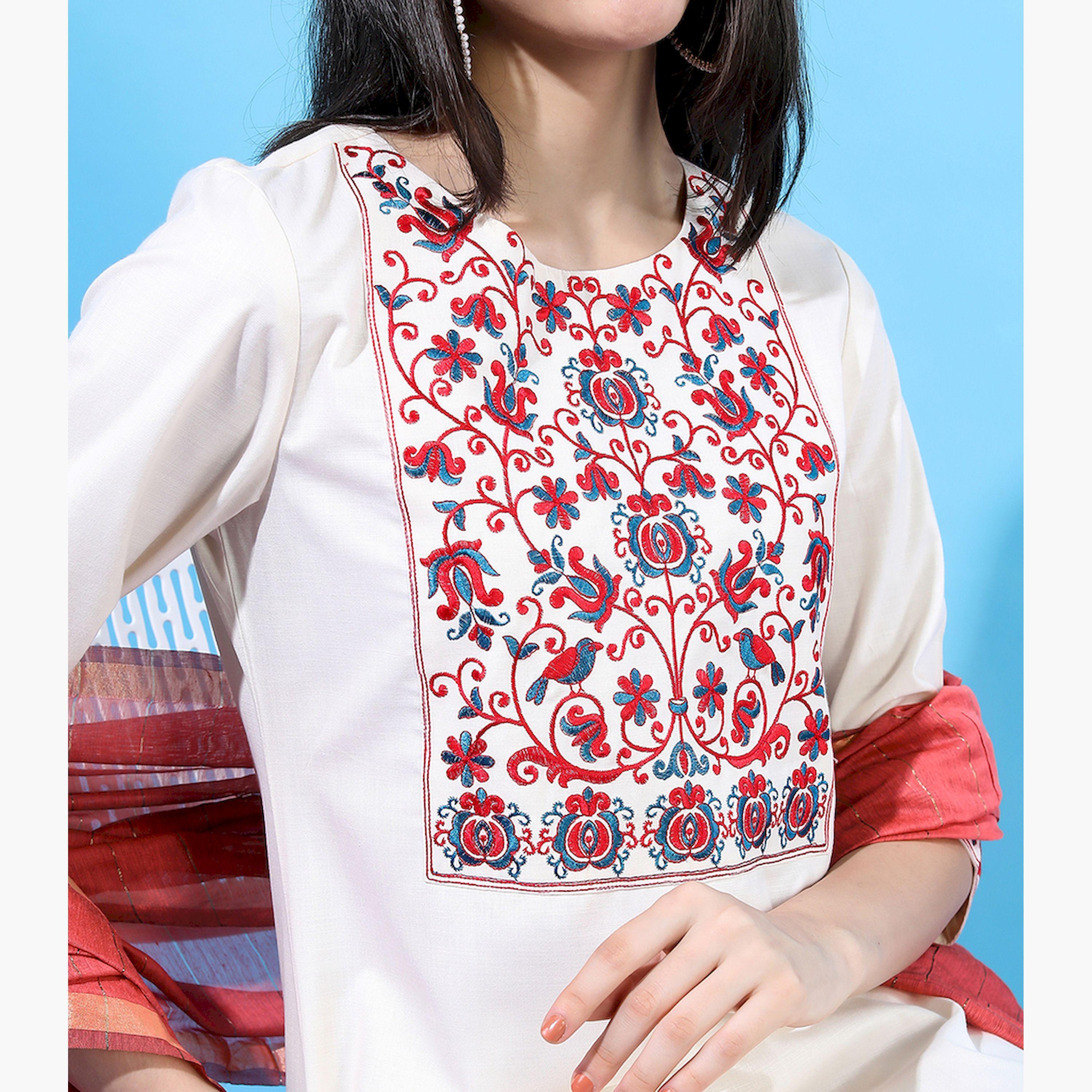 فيشود × ستايلي - كورتي مستقيم بياقة مزينة بالأزهار للنساء مع بنطال ووشاح - كريمي-women-clothing-ethnicwear-sareesets-image-4