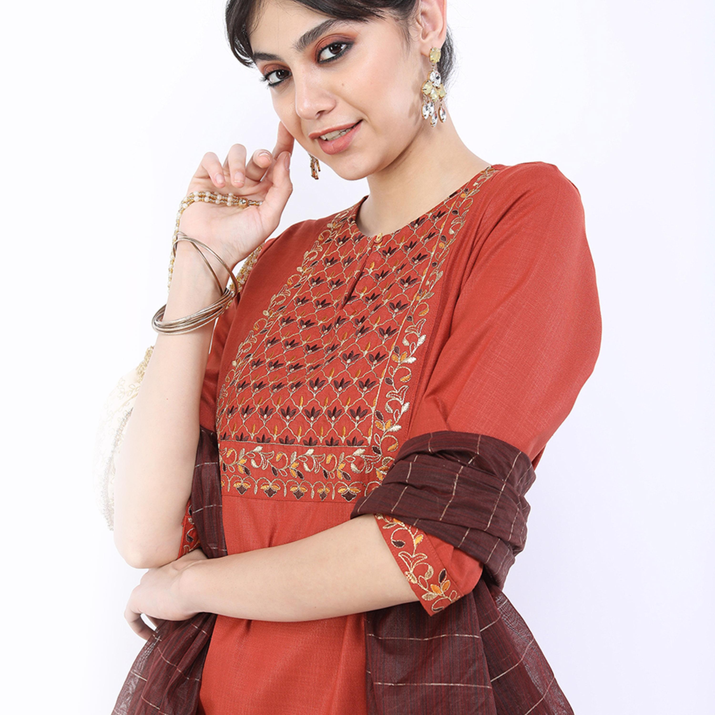 فيشود × ستايلي - كورتا نسائية موردة مع بنطال بالازو ووشاح دوباتا - لون الصدأ-women-clothing-ethnicwear-sareesets-image-2