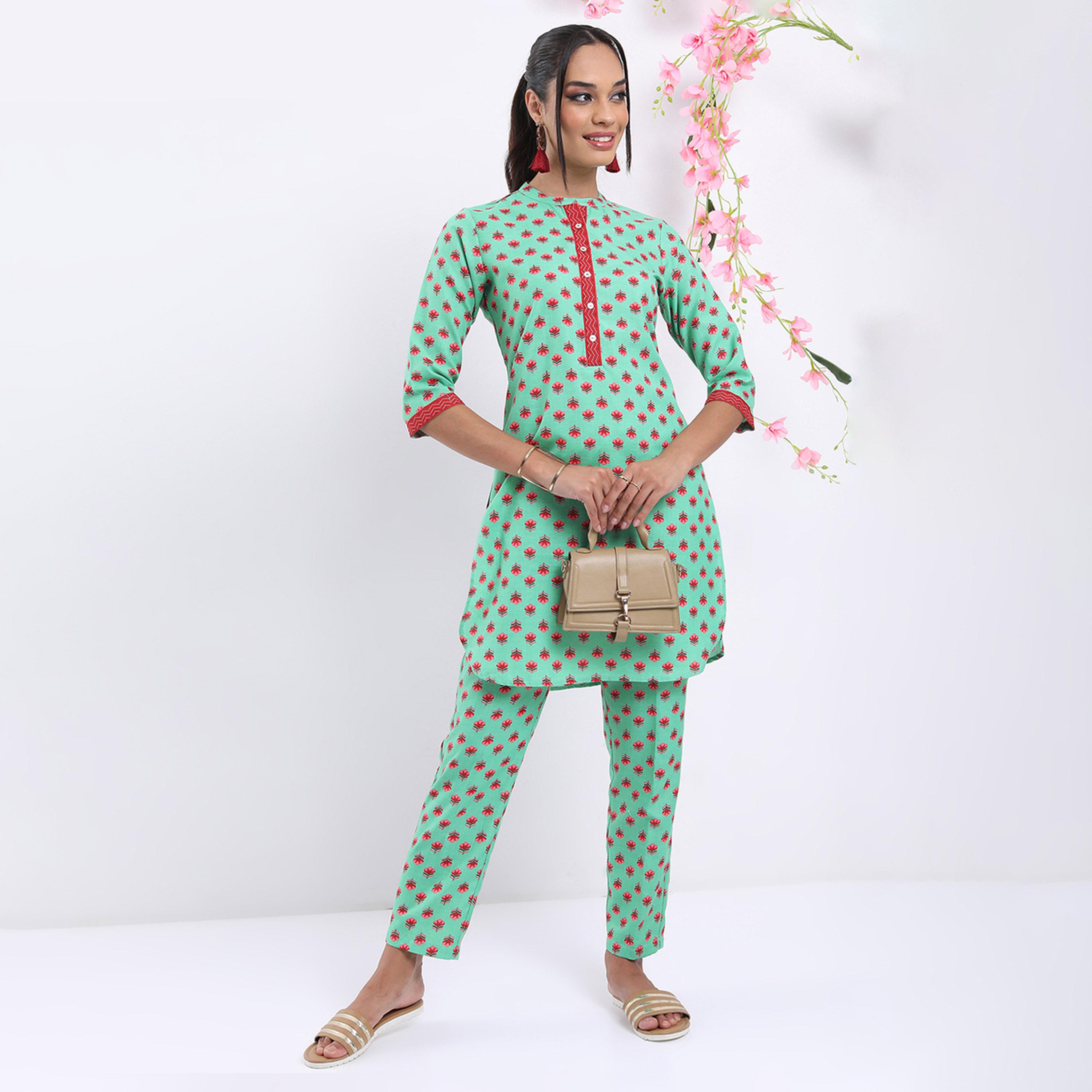 فيشود × ستايلي - كورتا بطبعة زهور مع بنطال-women-clothing-ethnicwear-kurtasets-image-1