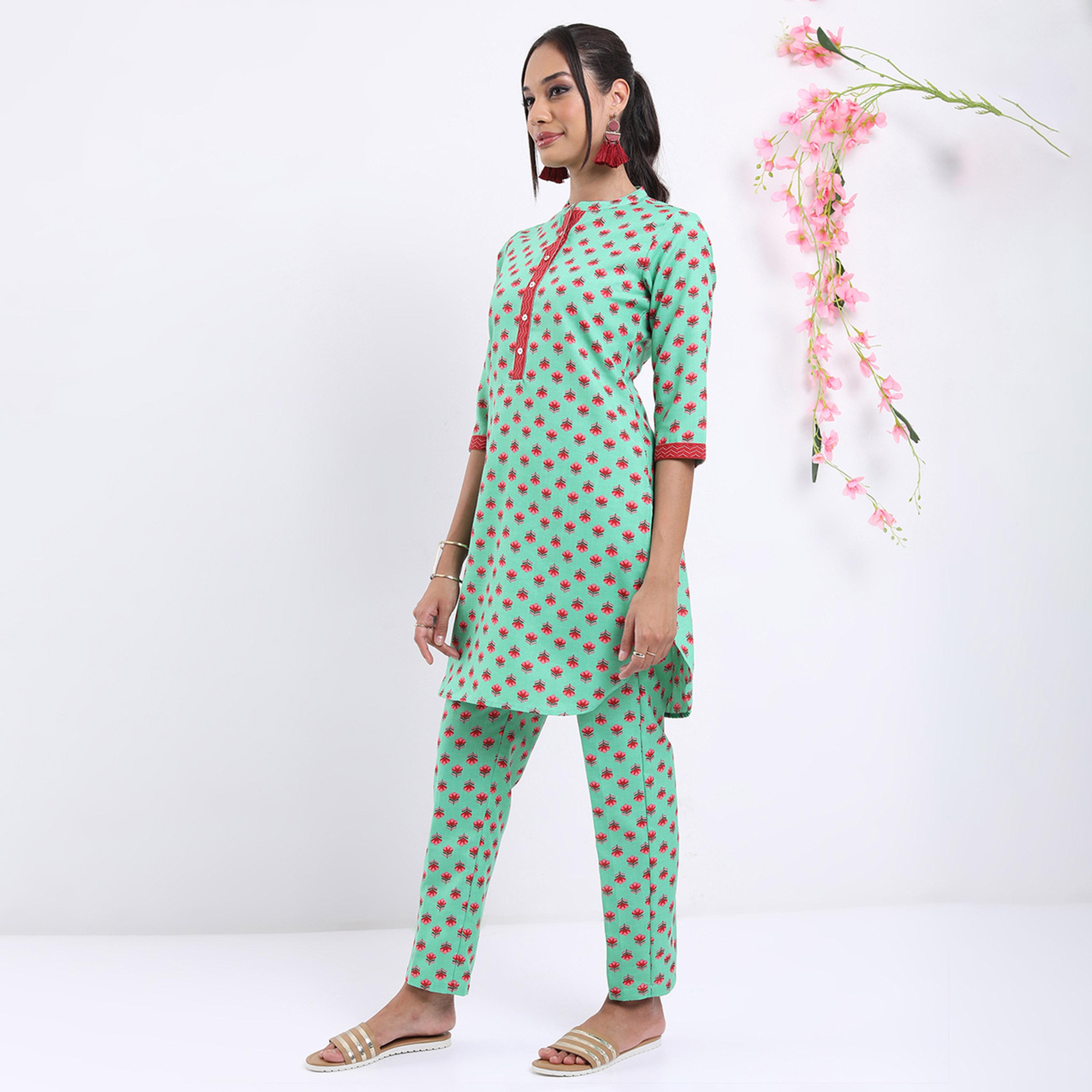 فيشود × ستايلي - كورتا بطبعة زهور مع بنطال-women-clothing-ethnicwear-kurtasets-image-2