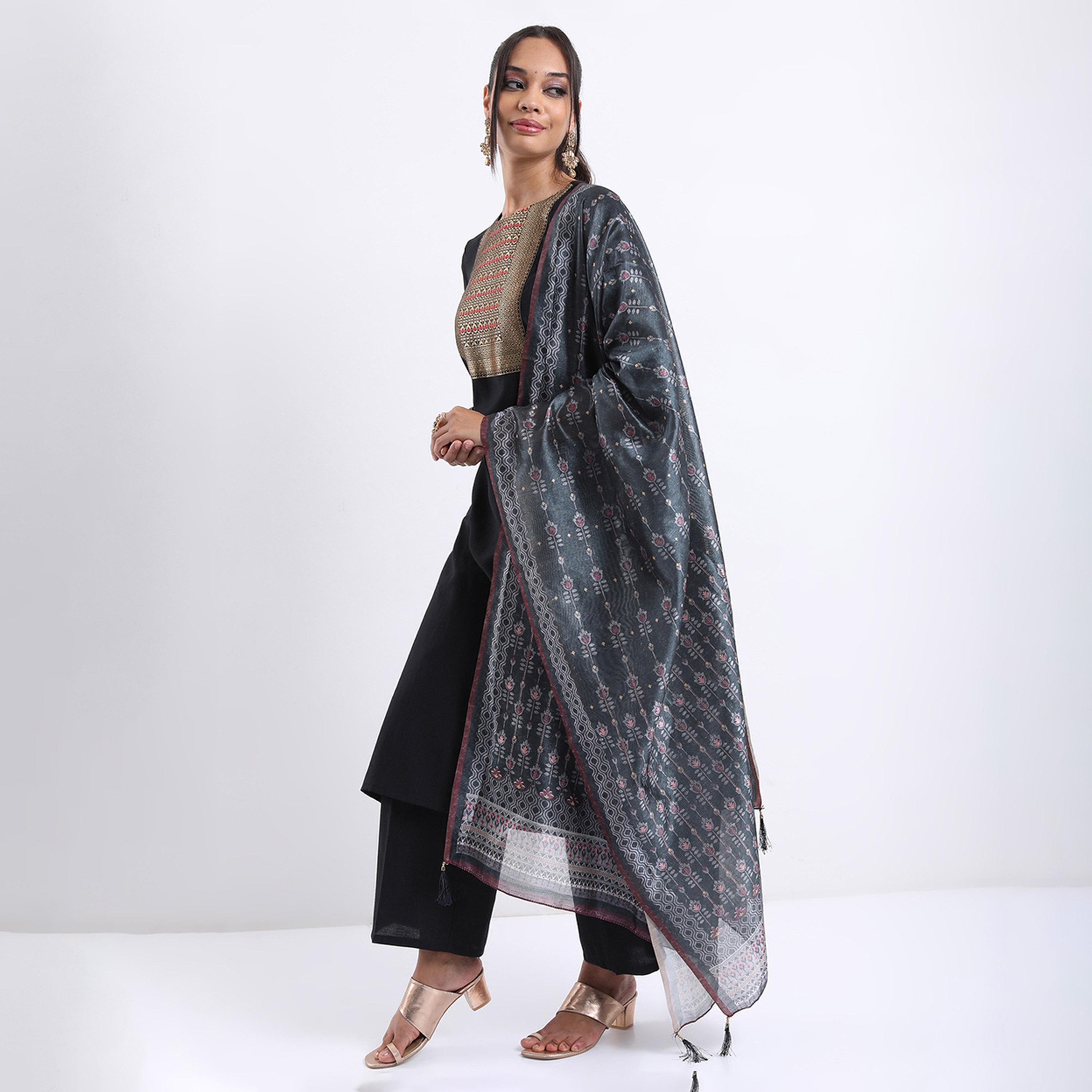 Vishudh X Styli Ethnic Motifs Yoke Design Straight Kurta with Palazzos With Dupatta-women-clothing-ethnicwear-sareesets-image-2