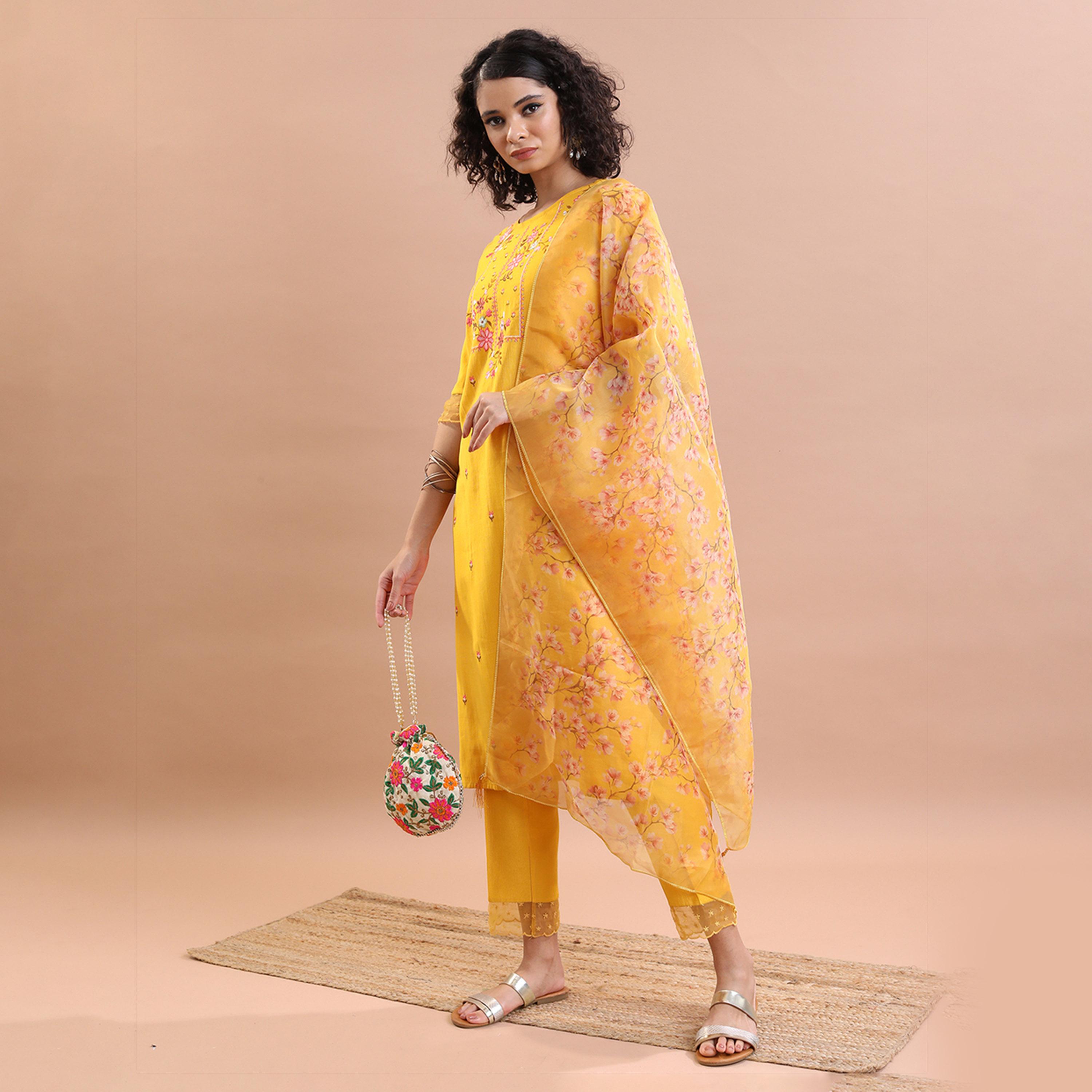 فيشود × ستايلي - كورتا مطرزة بالزهور مع بنطال ووشاح-women-clothing-ethnicwear-sareesets-image-2