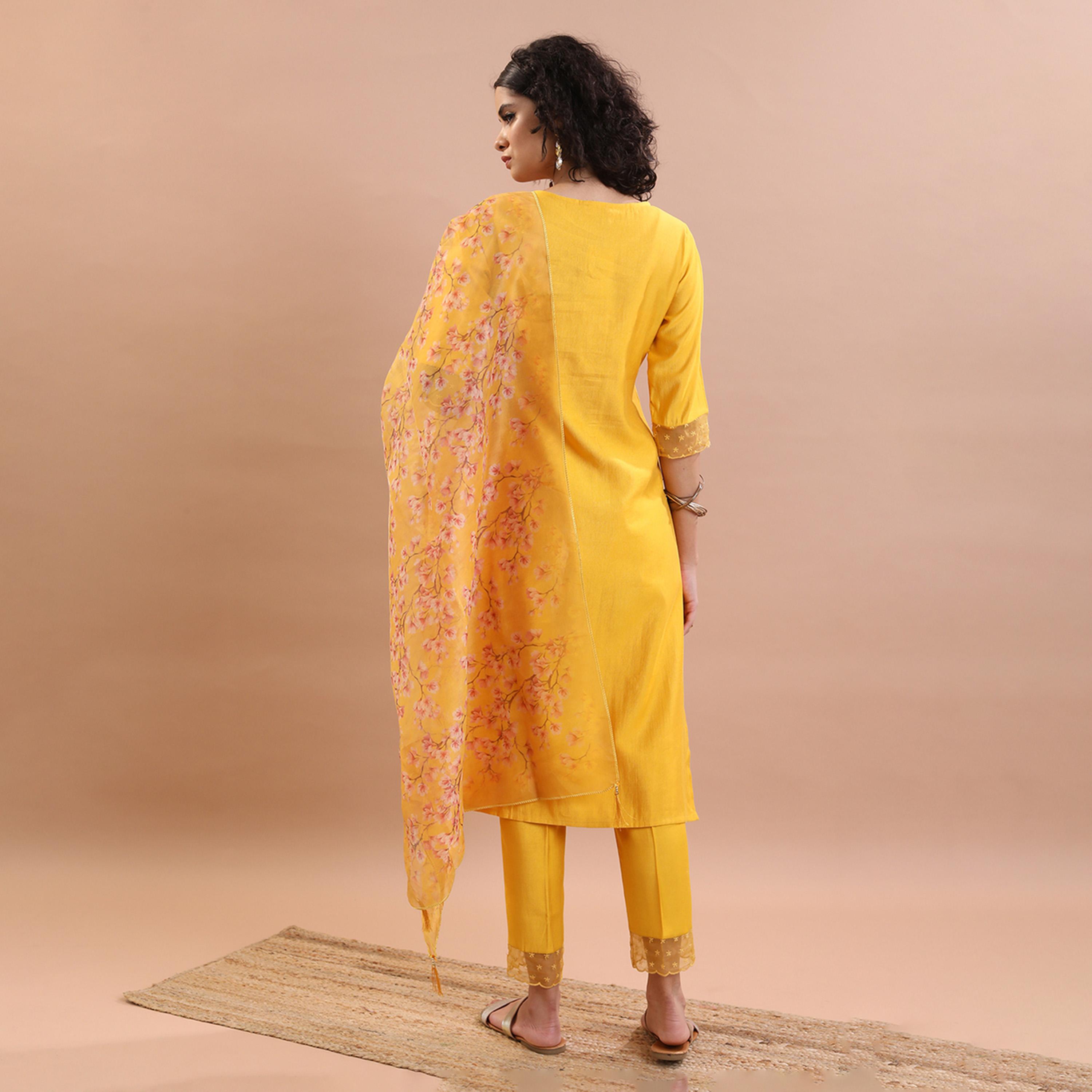 فيشود × ستايلي - كورتا مطرزة بالزهور مع بنطال ووشاح-women-clothing-ethnicwear-sareesets-image-3