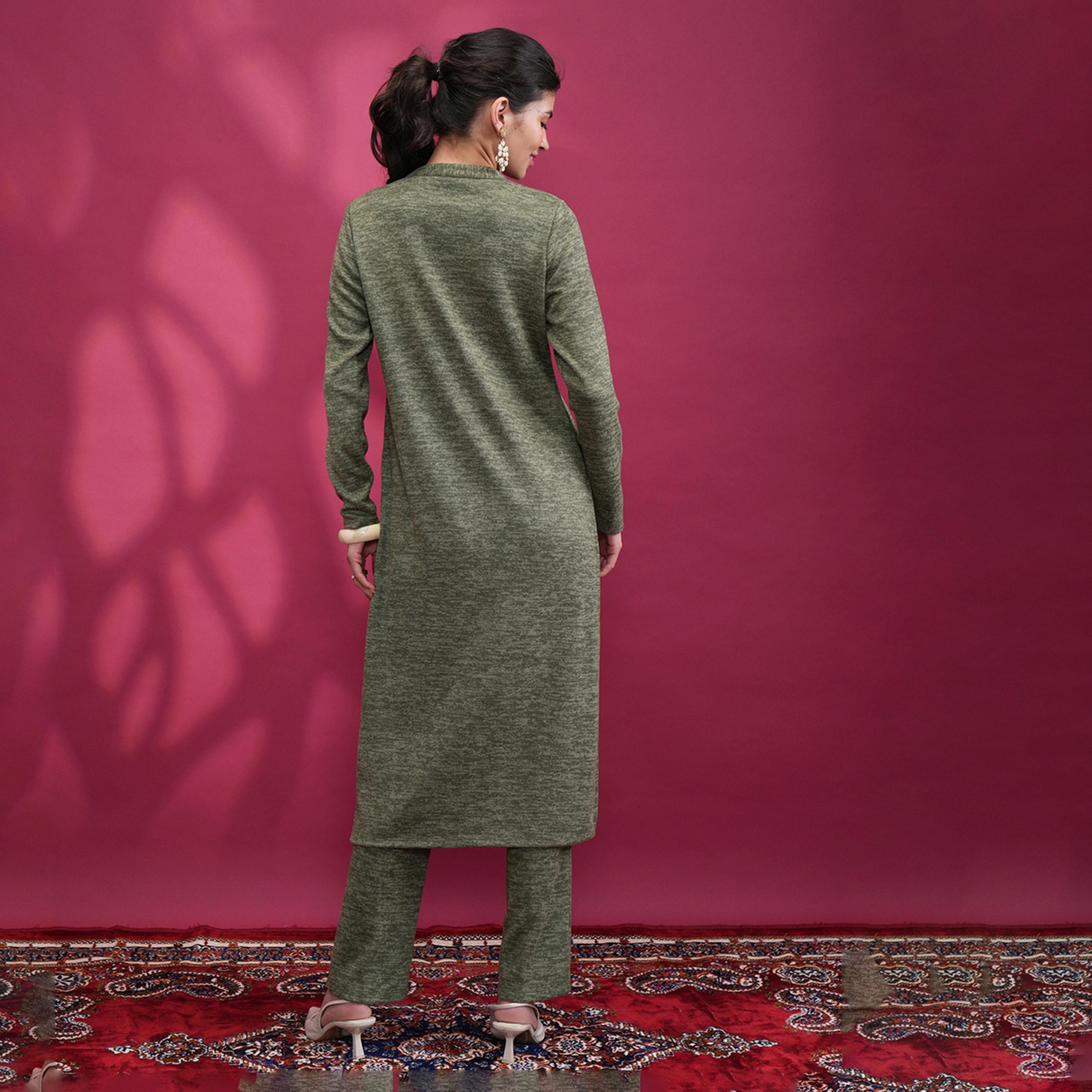 فيشود × ستايلي - كورتا مستقيمة مطرزة بالورود مع بنطال - أخضر زيتي-women-clothing-ethnicwear-kurtasets-image-3