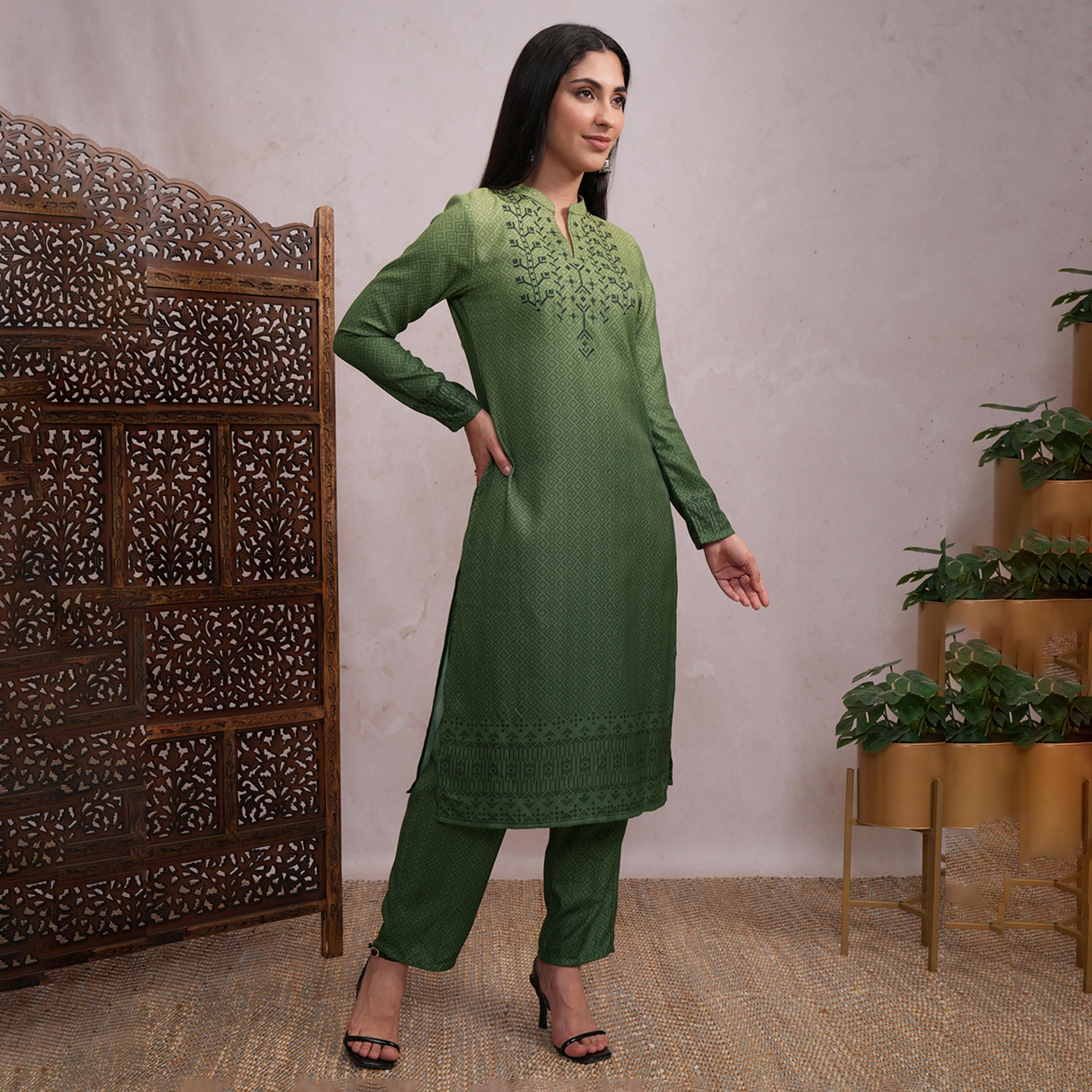 فيشود × ستايلي - كورتا مستقيمة مطبوعة بياقة مطرزة مع بنطال ووشاح - أخضر-women-clothing-ethnicwear-sareesets-image-4