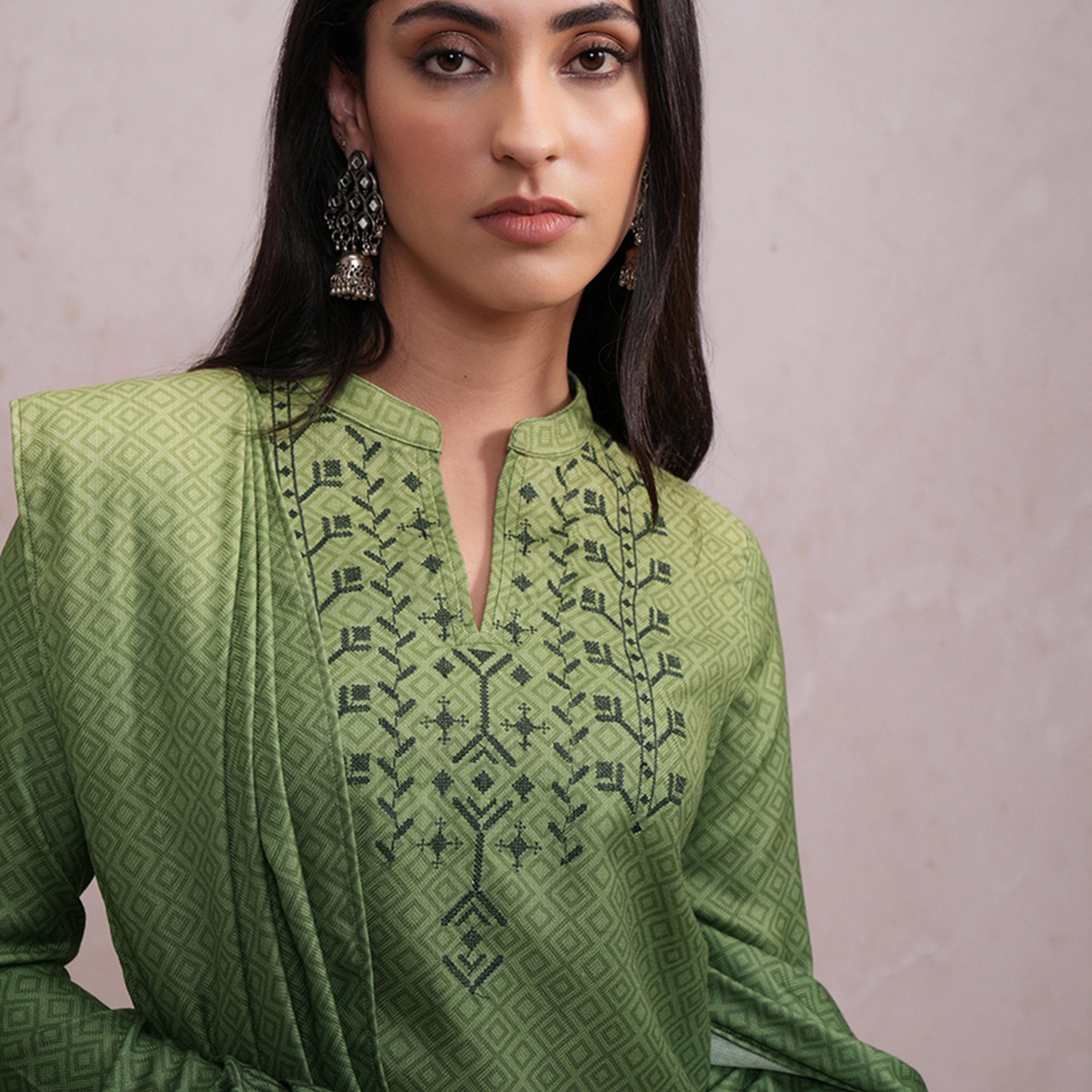 Vishudh X Styli Green Printed Yoke Design Thread Work Straight Kurta with Trousers & Dupatta-women-clothing-ethnicwear-sareesets-image-8
