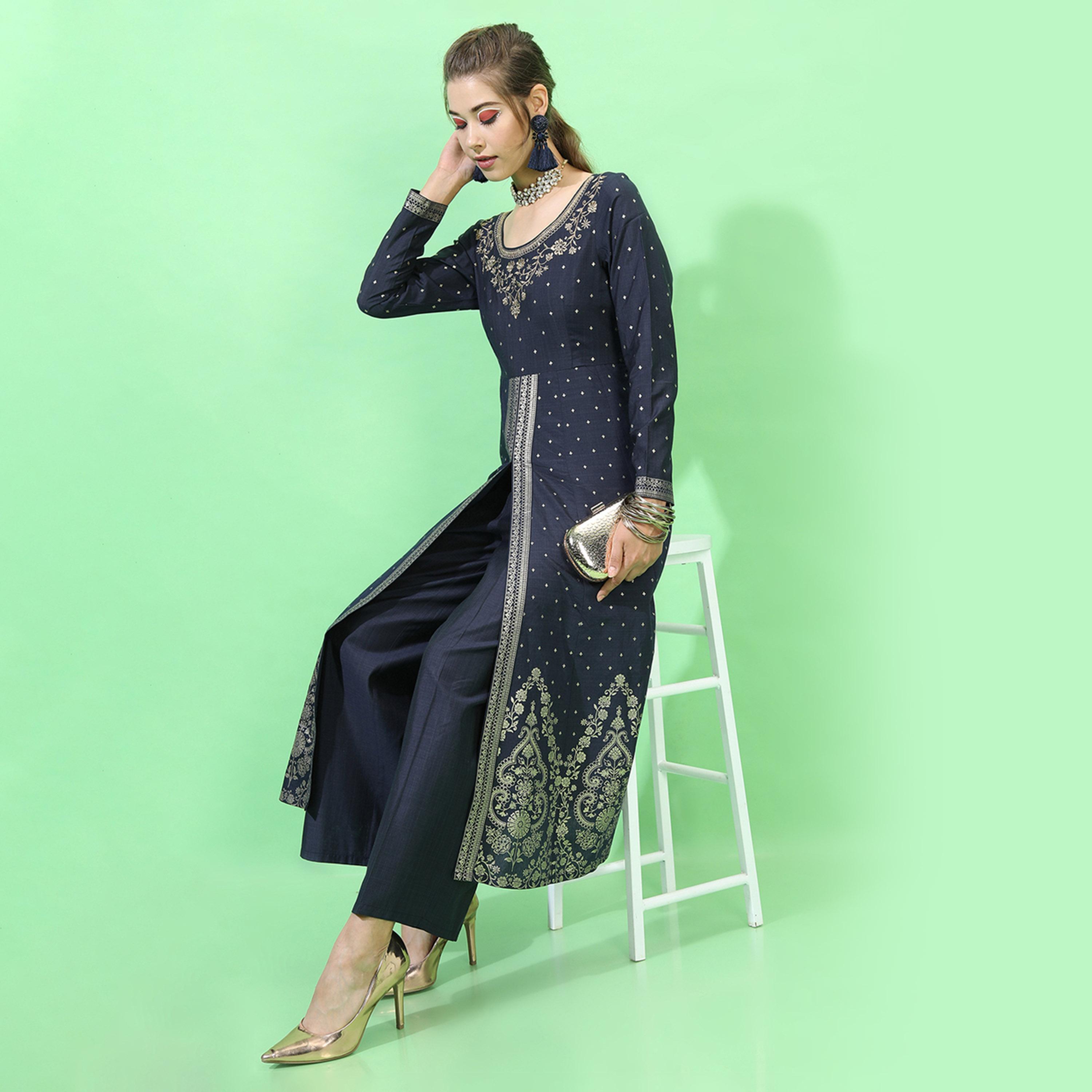فيشود × ستايلي - كورتا بطبعة زهور وخصر امباير باللون الكحلي مع بنطال بالازو للنساء-women-clothing-ethnicwear-kurtasets-image-1
