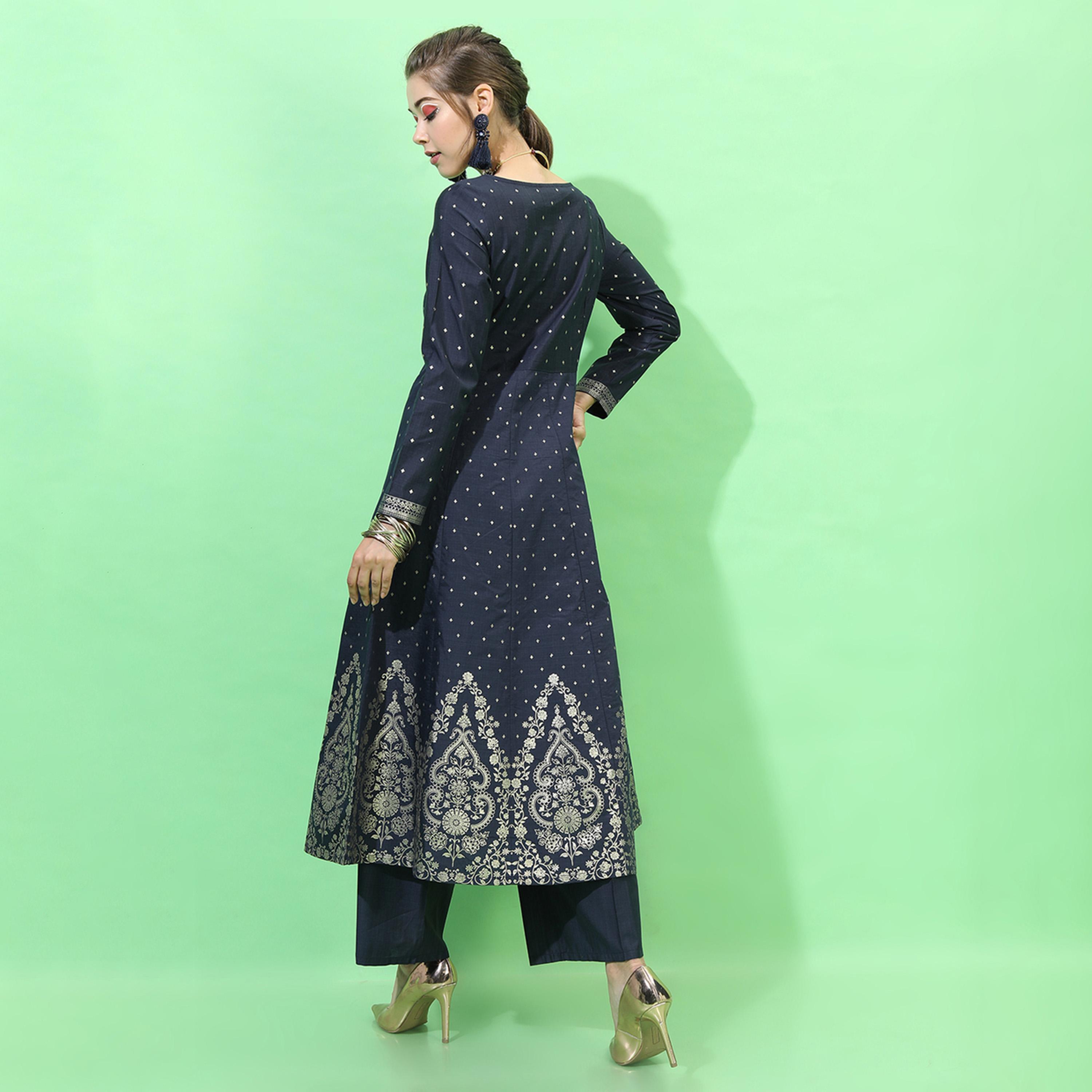 فيشود × ستايلي - كورتا بطبعة زهور وخصر امباير باللون الكحلي مع بنطال بالازو للنساء-women-clothing-ethnicwear-kurtasets-image-3