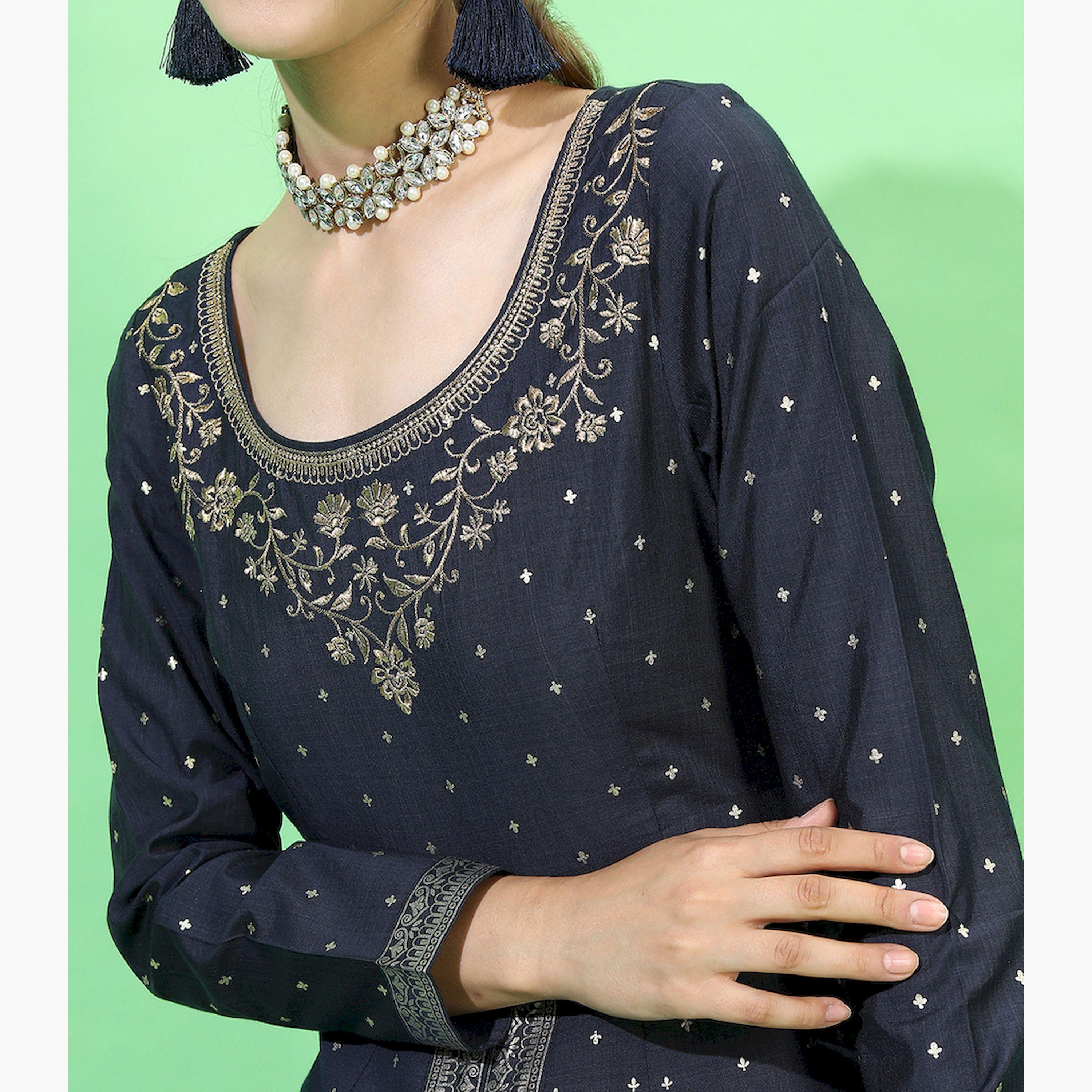 فيشود × ستايلي - كورتا بطبعة زهور وخصر امباير باللون الكحلي مع بنطال بالازو للنساء-women-clothing-ethnicwear-kurtasets-image-4