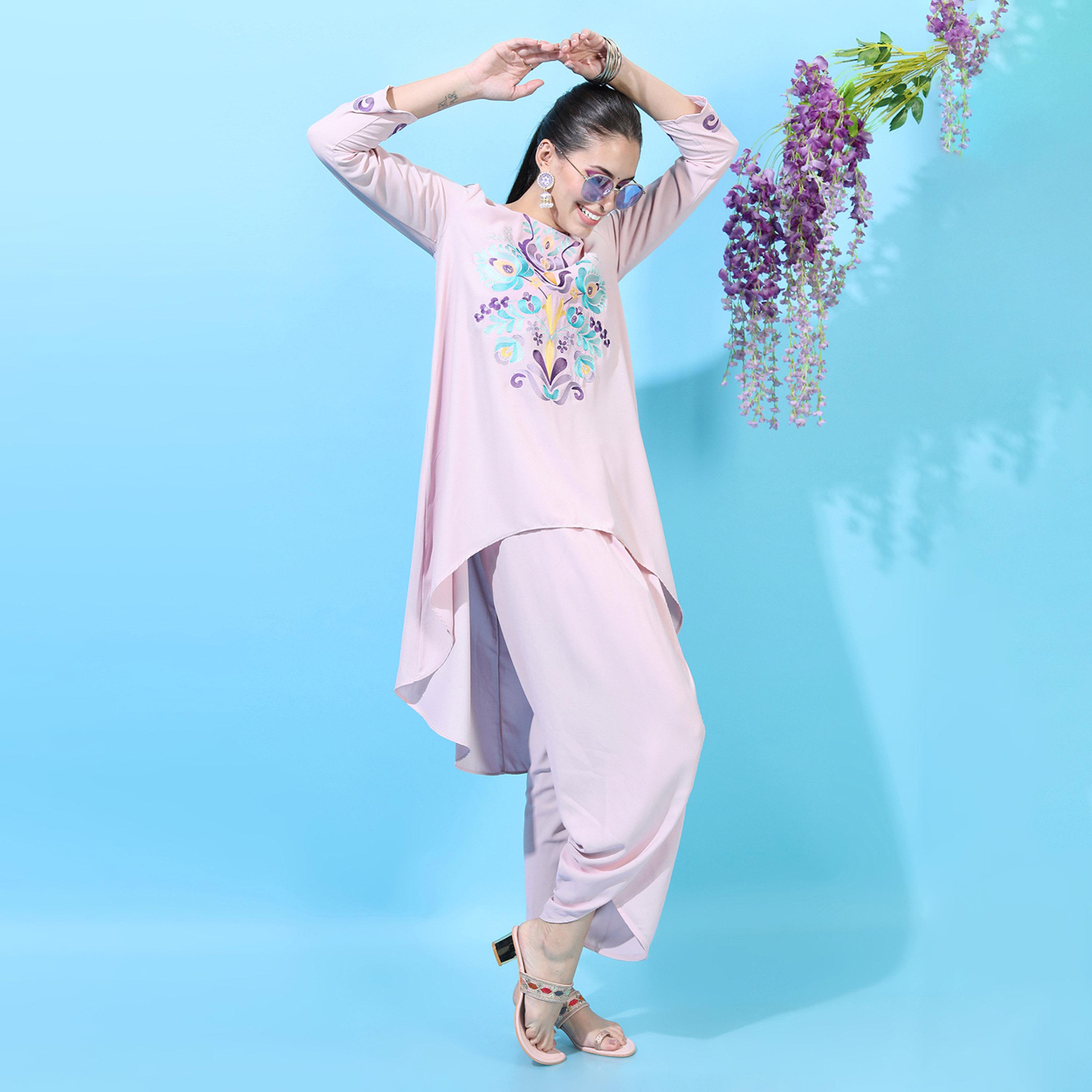فيشود × ستايلي - كورتا مطرزة بزخارف عرقية مع بنطال دوتي باللون الوردي للنساء-women-clothing-ethnicwear-kurtasets-image-1
