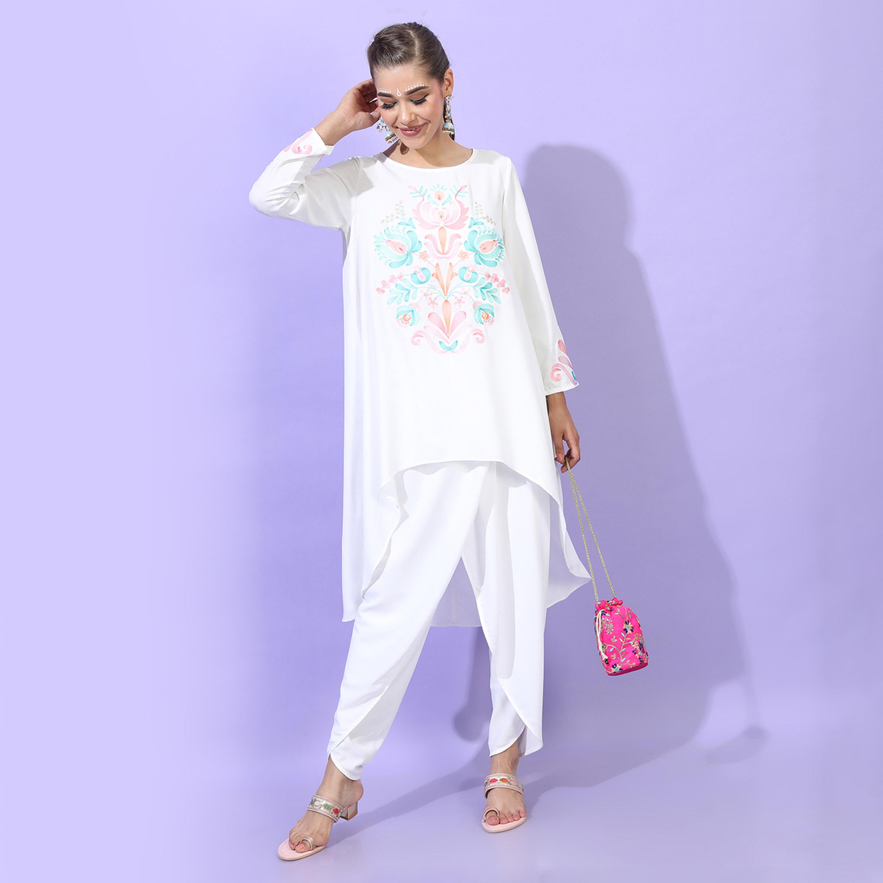 فيشود × ستايلي - كورتا نسائية مطبوعة طويلة من الخلف مع بنطال دوتي - أبيض-women-clothing-ethnicwear-kurtasets-image-1