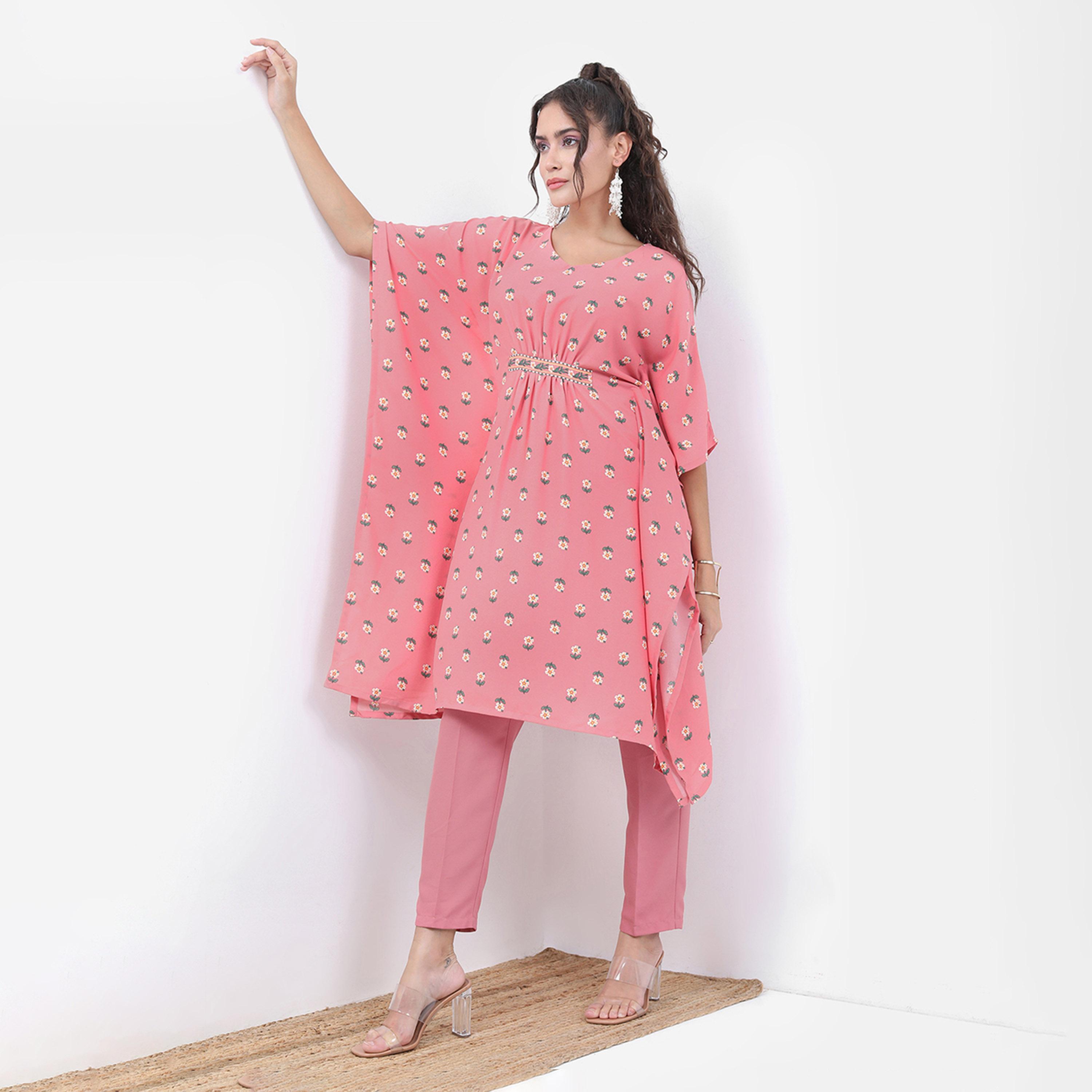 فيشود × ستايلي - قفطان بطبعة زهور بفتحة رقبة على شكل V مع بنطال - وردي-women-clothing-ethnicwear-kurtasets-image-2