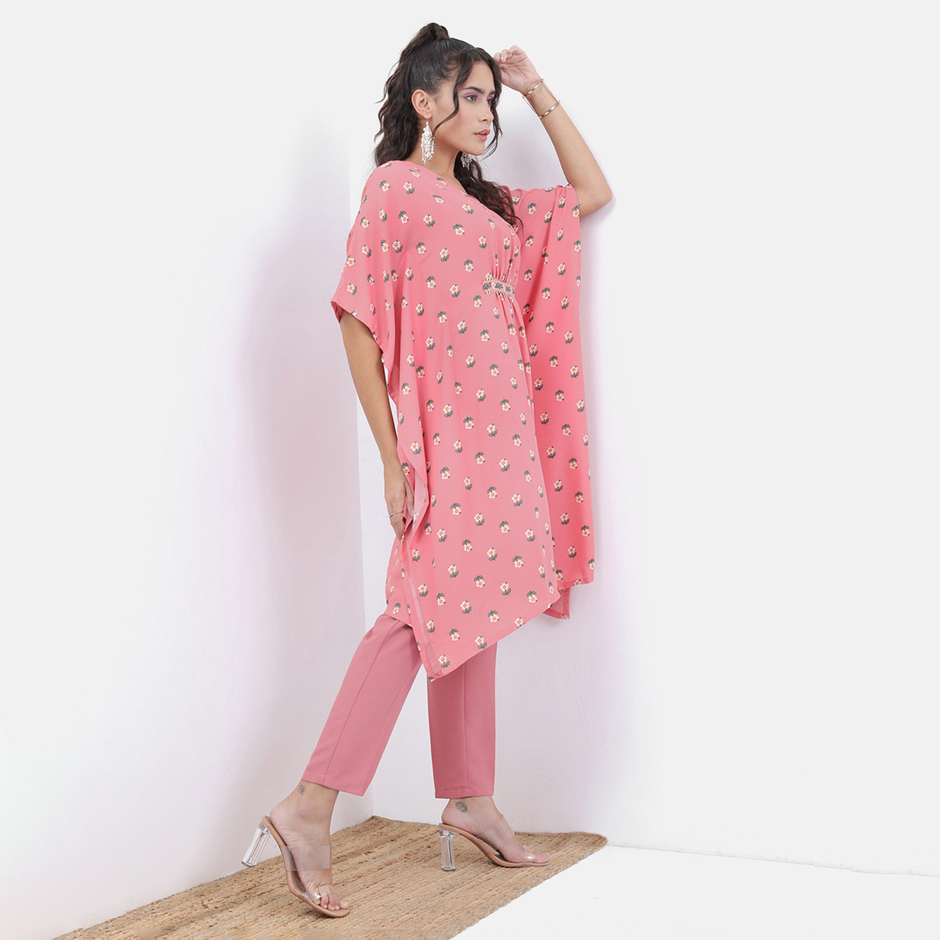 فيشود × ستايلي - قفطان بطبعة زهور بفتحة رقبة على شكل V مع بنطال - وردي-women-clothing-ethnicwear-kurtasets-image-4