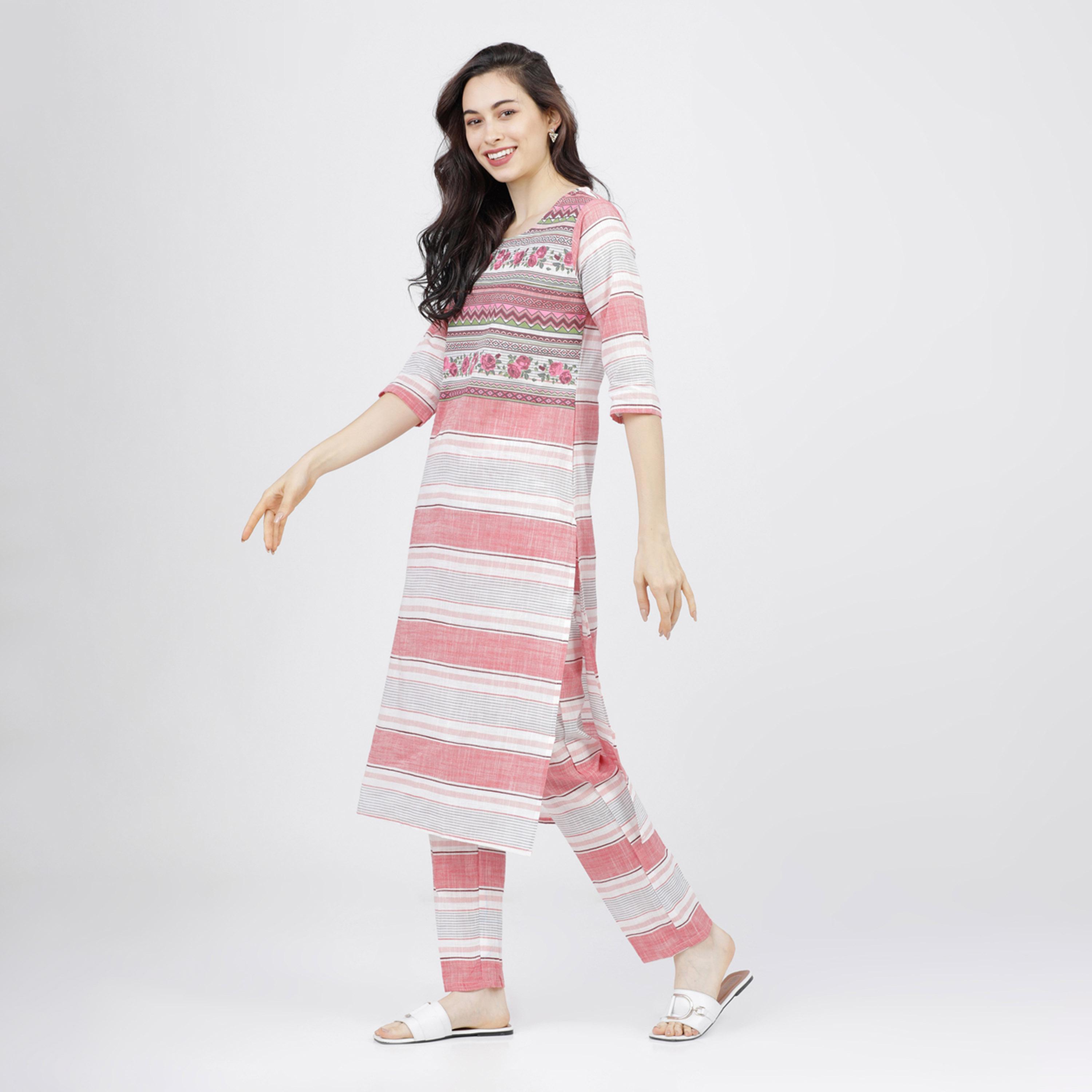 فيشود × ستايلي - كورتا نسائية من القطن مع بنطال بالازو ووشاح - أوف وايت ومرجاني-women-clothing-ethnicwear-sareesets-image-2