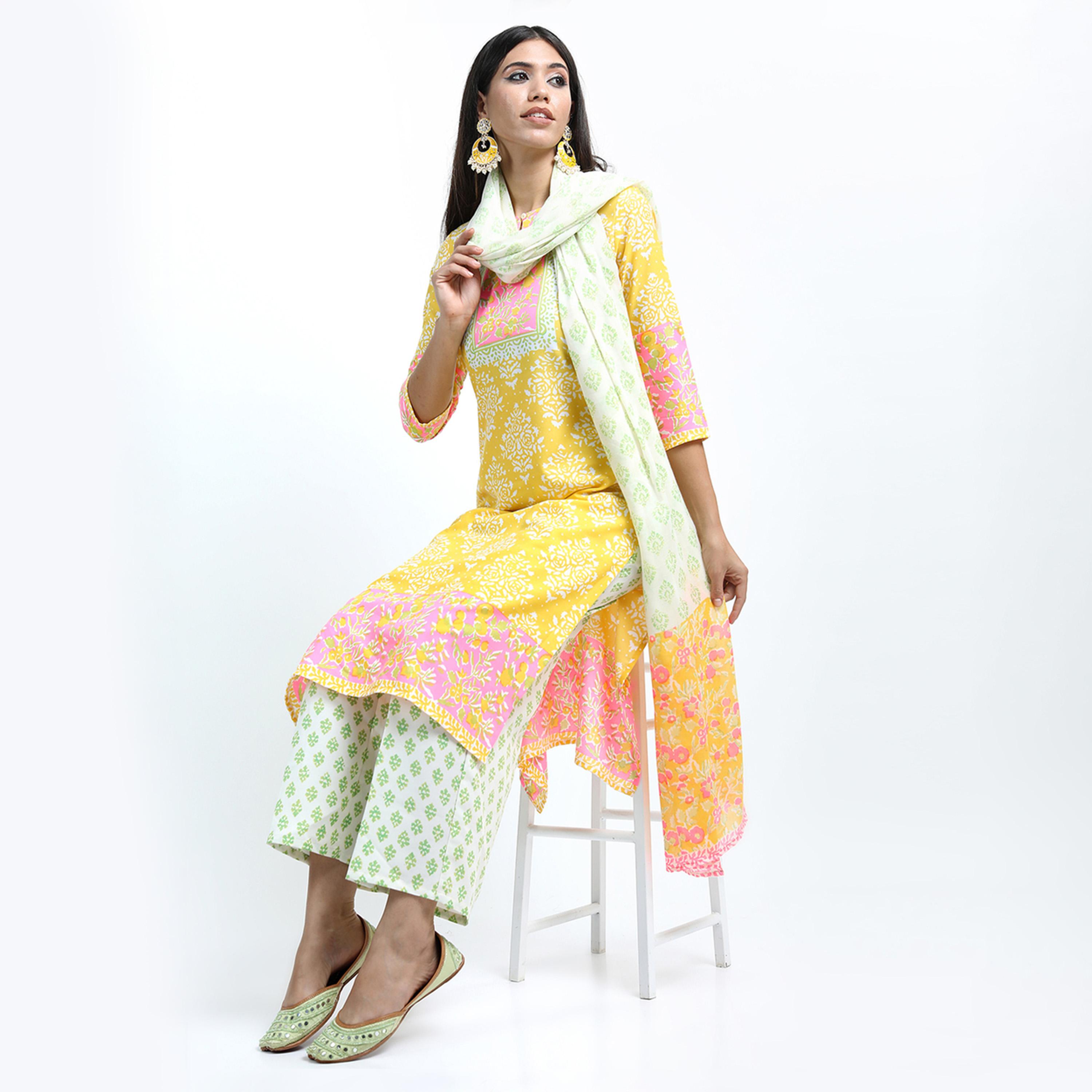 فيشود × ستايلي - كورتي مستقيمة مطبوعة بالورود للنساء مع بنطال ووشاح - أصفر-women-clothing-ethnicwear-sareesets-image-1