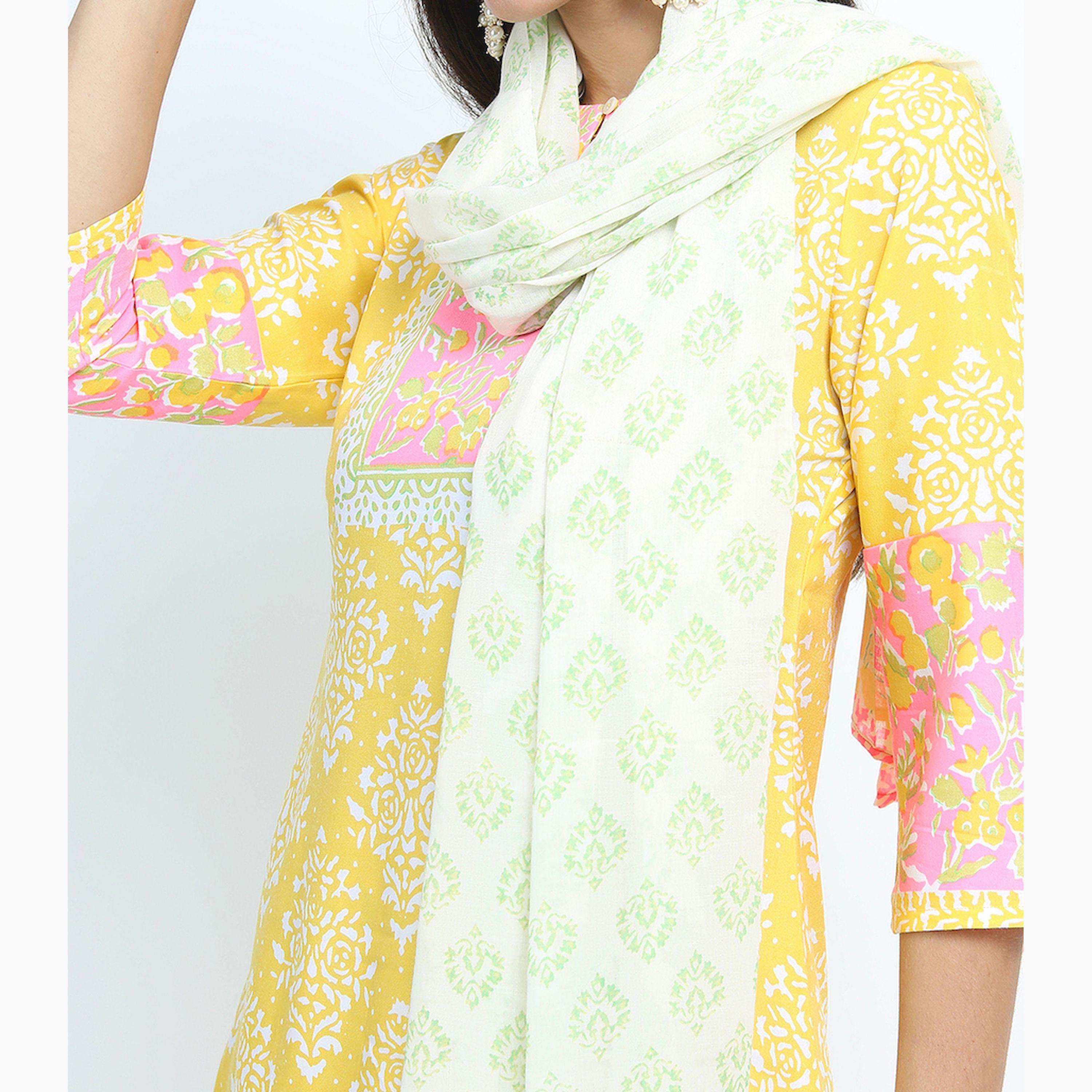 فيشود × ستايلي - كورتي مستقيمة مطبوعة بالورود للنساء مع بنطال ووشاح - أصفر-women-clothing-ethnicwear-sareesets-image-4