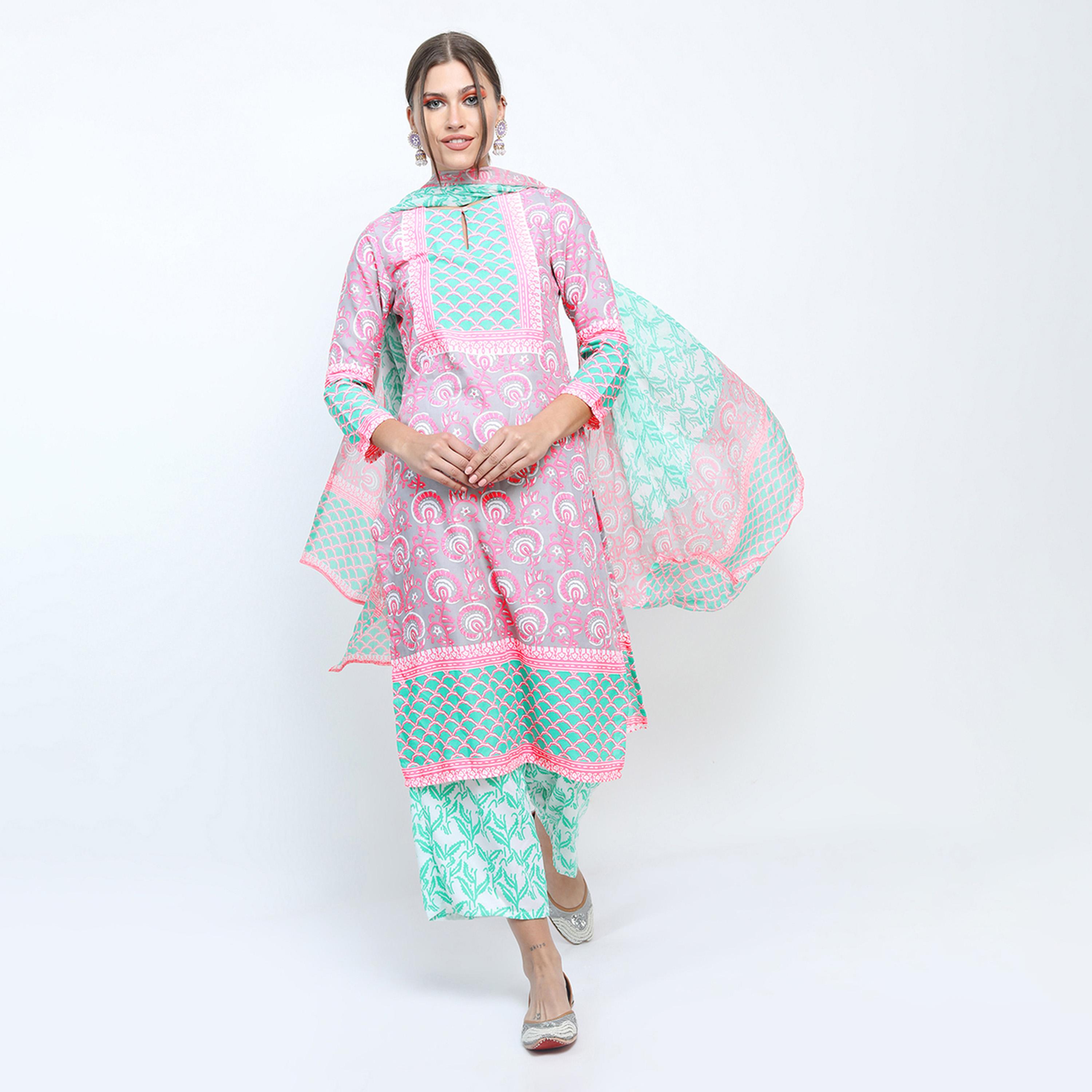 فيشود × ستايلي - كورتي مستقيم مطبوع بالورود باللون الرمادي للنساء مع بنطال ووشاح-women-clothing-ethnicwear-sareesets-image-1