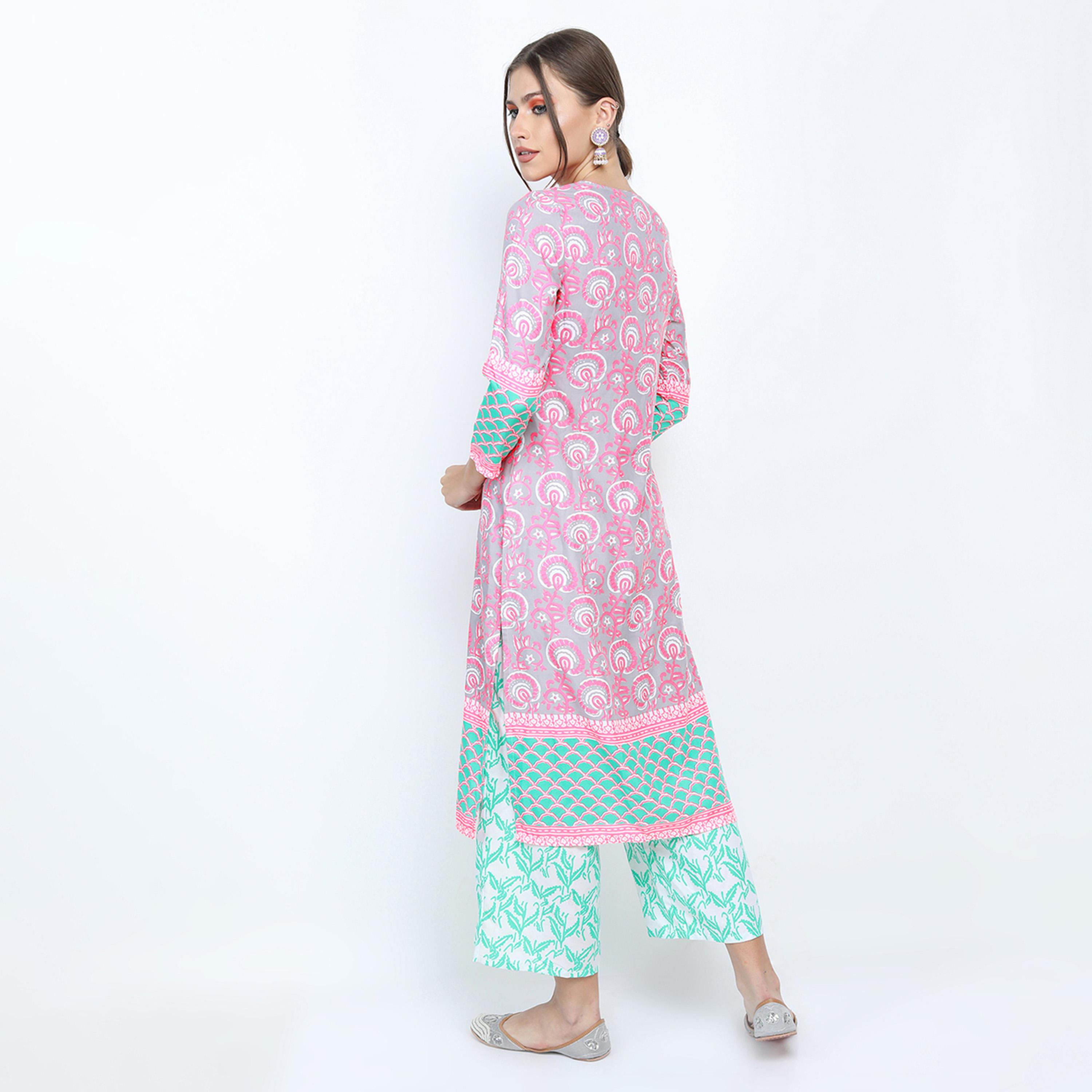 Vishudh X Styli Women Grey Floral Printed Straight Kurti with Trousers & Dupatta-women-clothing-ethnicwear-sareesets-image-2