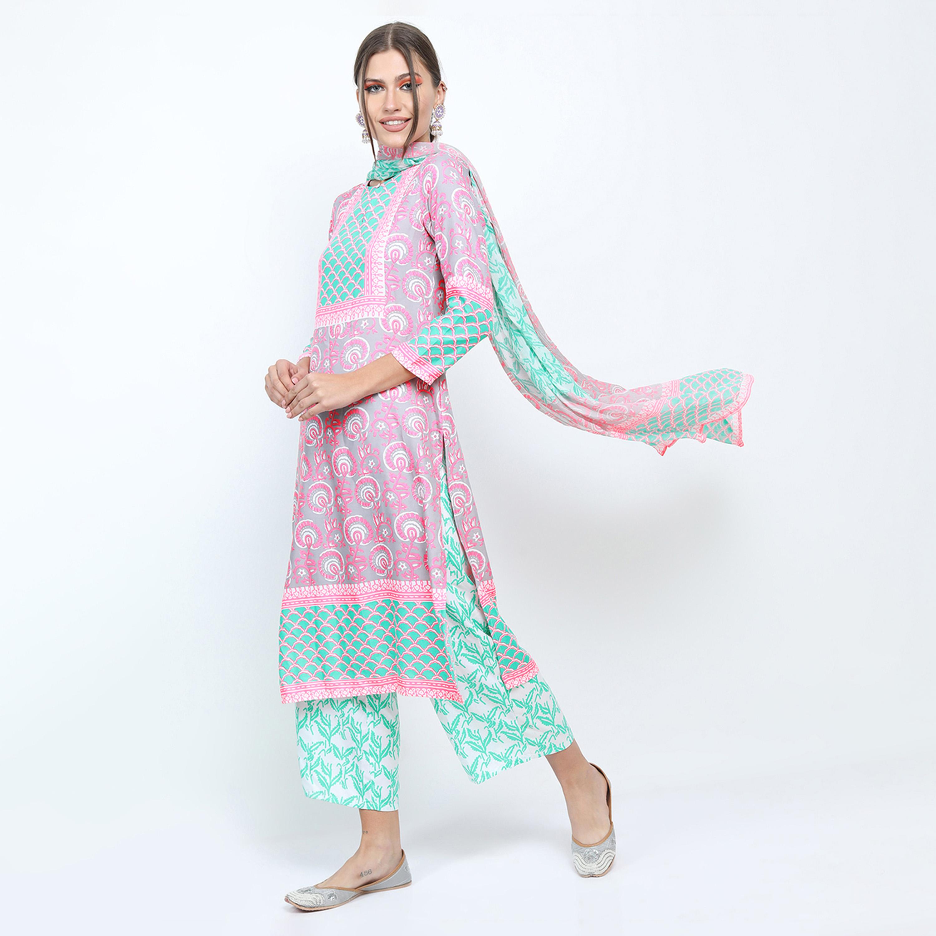 Vishudh X Styli Women Grey Floral Printed Straight Kurti with Trousers & Dupatta-women-clothing-ethnicwear-sareesets-image-3