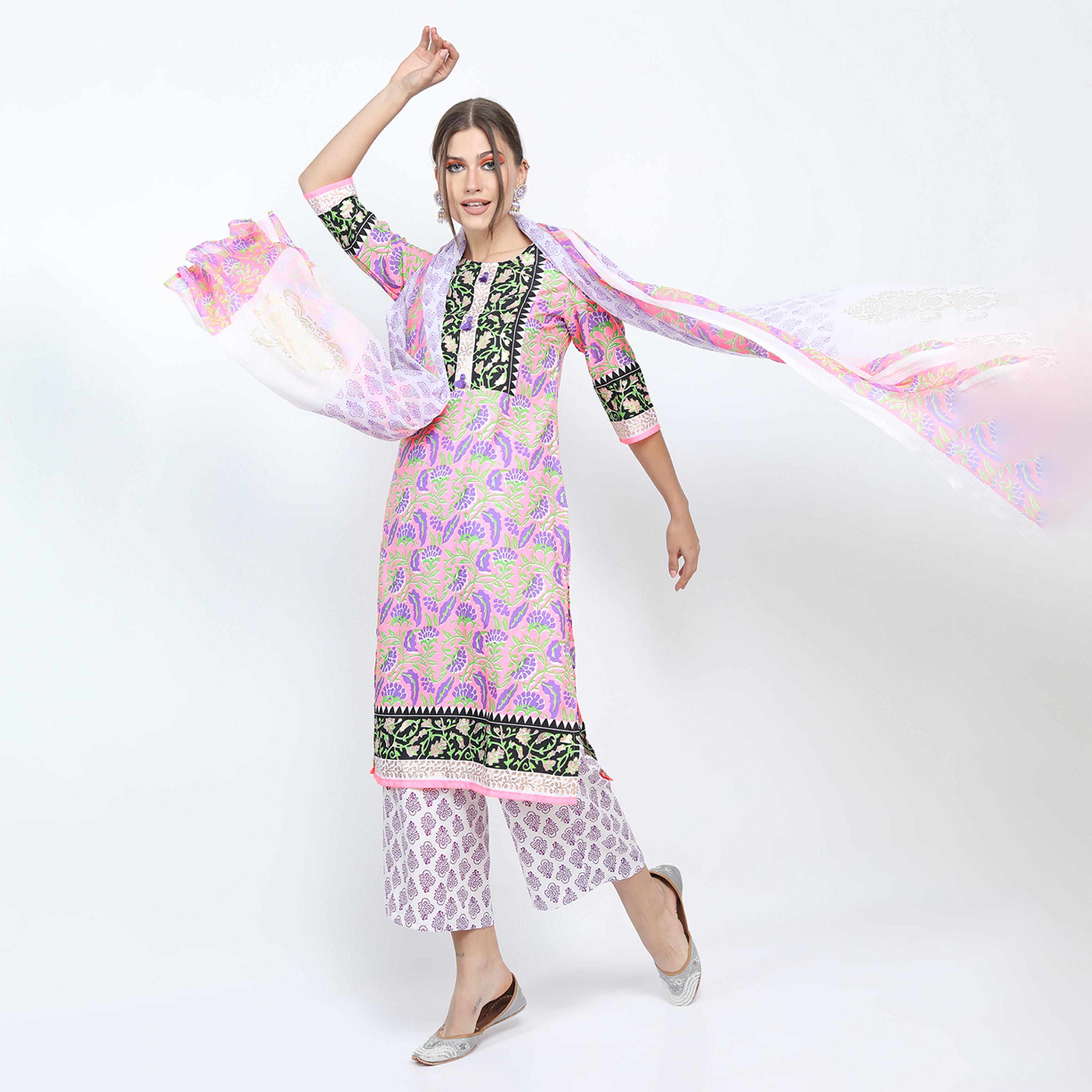 فيشود × ستايلي - كورتي مزينة بالزهور مع بنطال ووشاح باللون الوردي للنساء-women-clothing-ethnicwear-sareesets-image-1