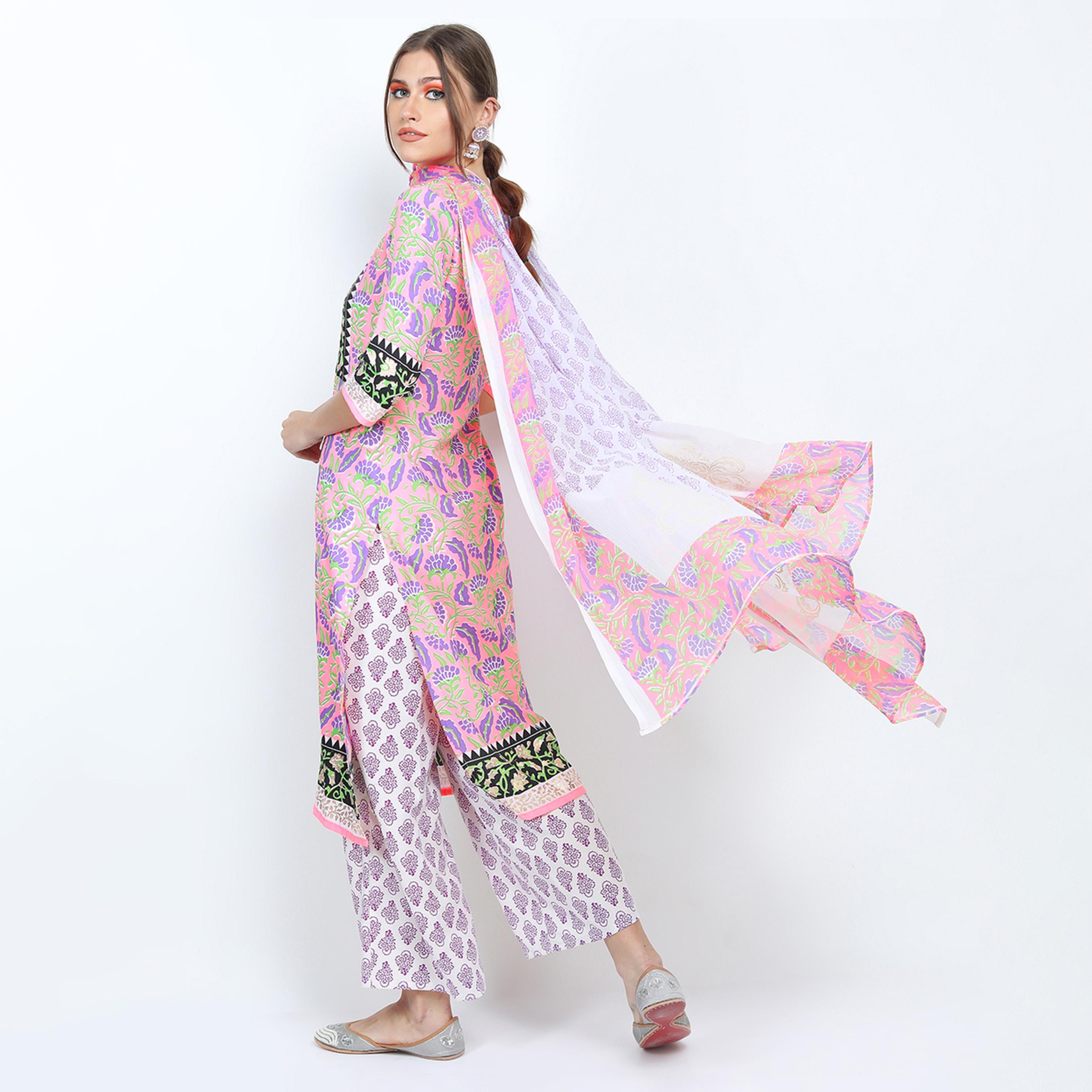 فيشود × ستايلي - كورتي مزينة بالزهور مع بنطال ووشاح باللون الوردي للنساء-women-clothing-ethnicwear-sareesets-image-3