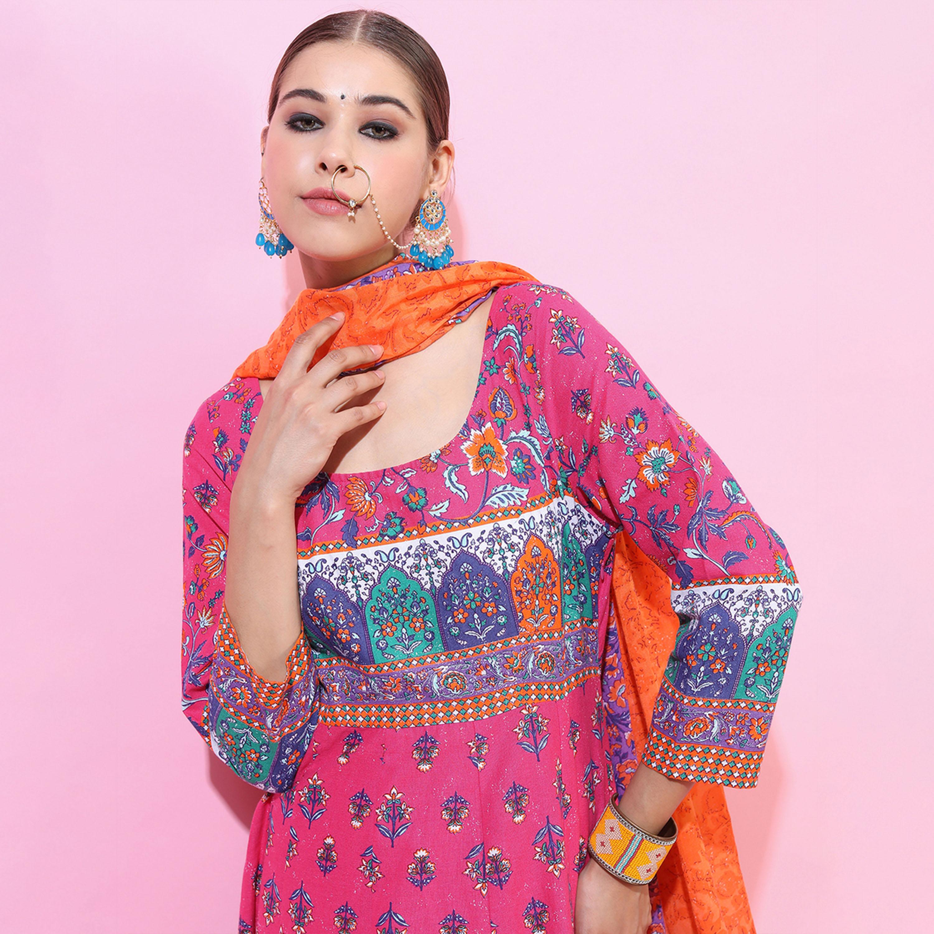 فيشود × ستايلي - كورتا من القطن الخالص بطبعة أزهار مع بنطال ووشاح باللون الوردي للنساء-women-clothing-ethnicwear-sareesets-image-2