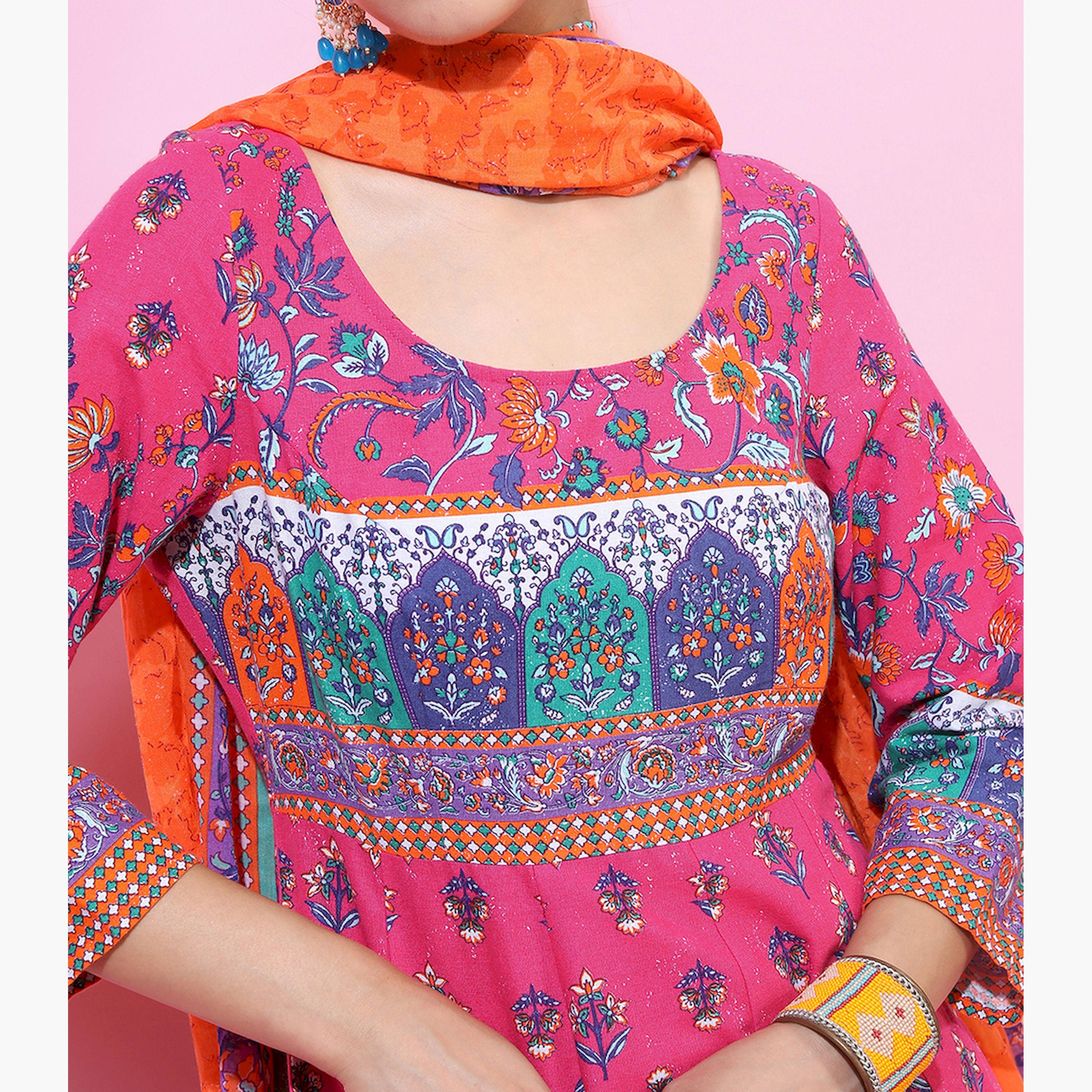 فيشود × ستايلي - كورتا من القطن الخالص بطبعة أزهار مع بنطال ووشاح باللون الوردي للنساء-women-clothing-ethnicwear-sareesets-image-4