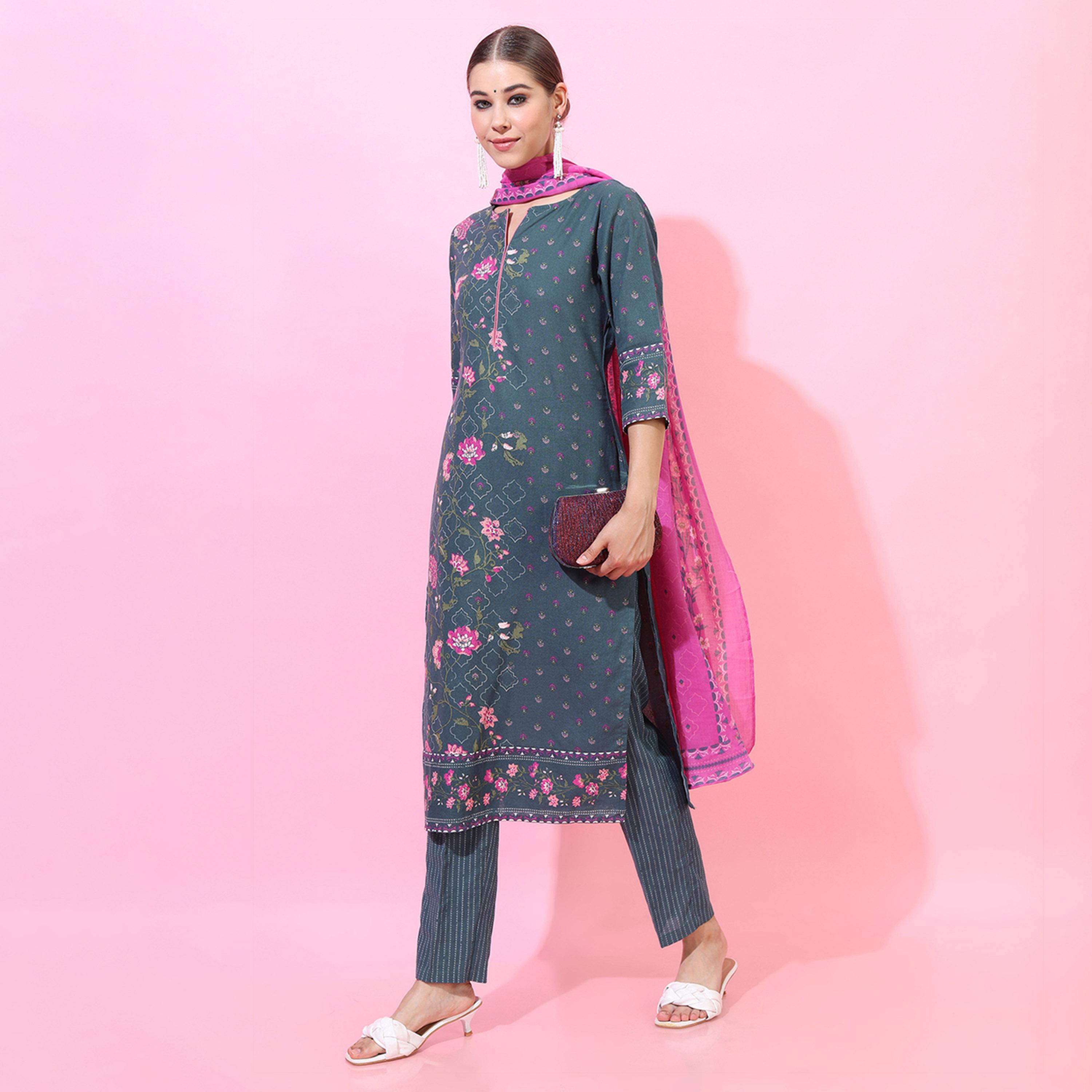 فيشود × ستايلي - كورتا نسائية مورّدة من القطن الخالص باللون الأخضر مع بنطال ووشاح-women-clothing-ethnicwear-sareesets-image-2