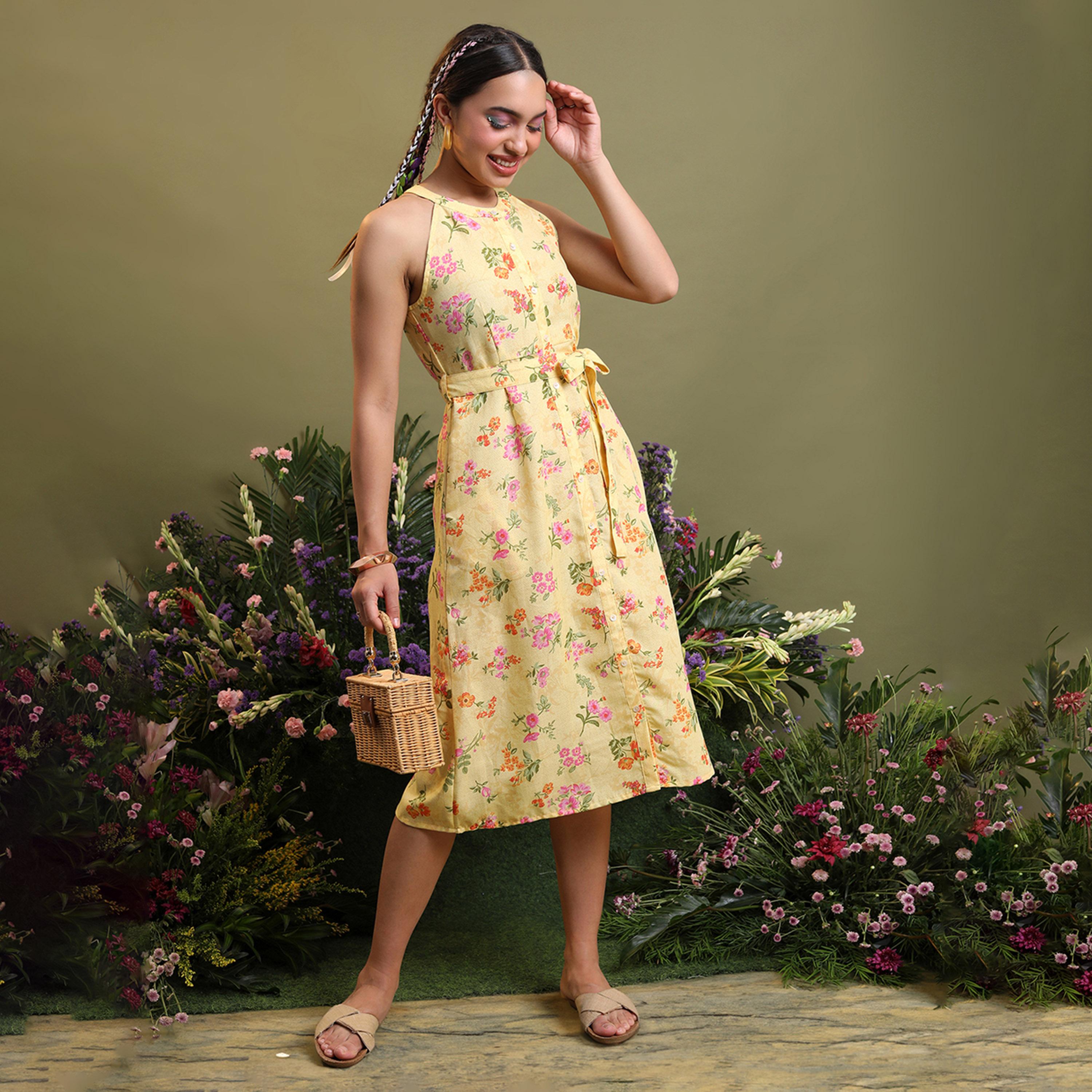 فيشود × ستايلي - فستان متوسط الطول بطبعة زهور ورباط حول الرقبة وقصة A - أصفر-women-clothing-dresses-image-1
