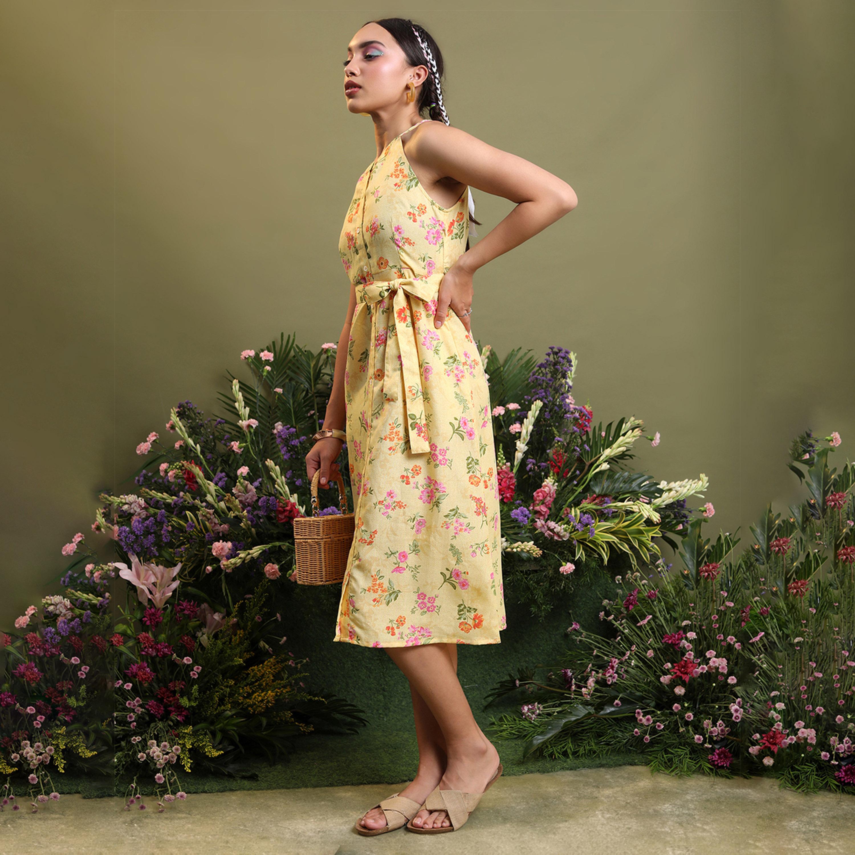 فيشود × ستايلي - فستان متوسط الطول بطبعة زهور ورباط حول الرقبة وقصة A - أصفر-women-clothing-dresses-image-2