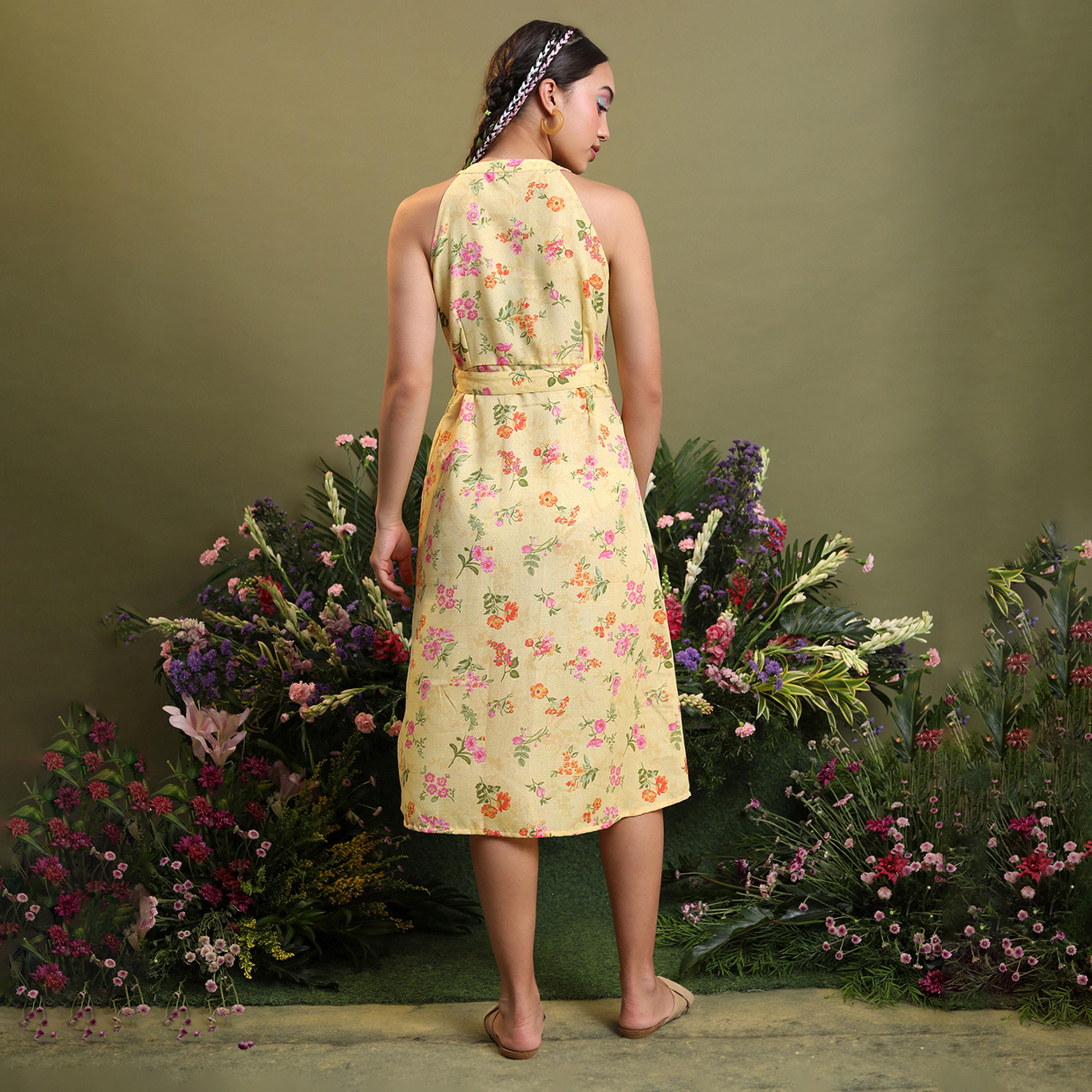 فيشود × ستايلي - فستان متوسط الطول بطبعة زهور ورباط حول الرقبة وقصة A - أصفر-women-clothing-dresses-image-3