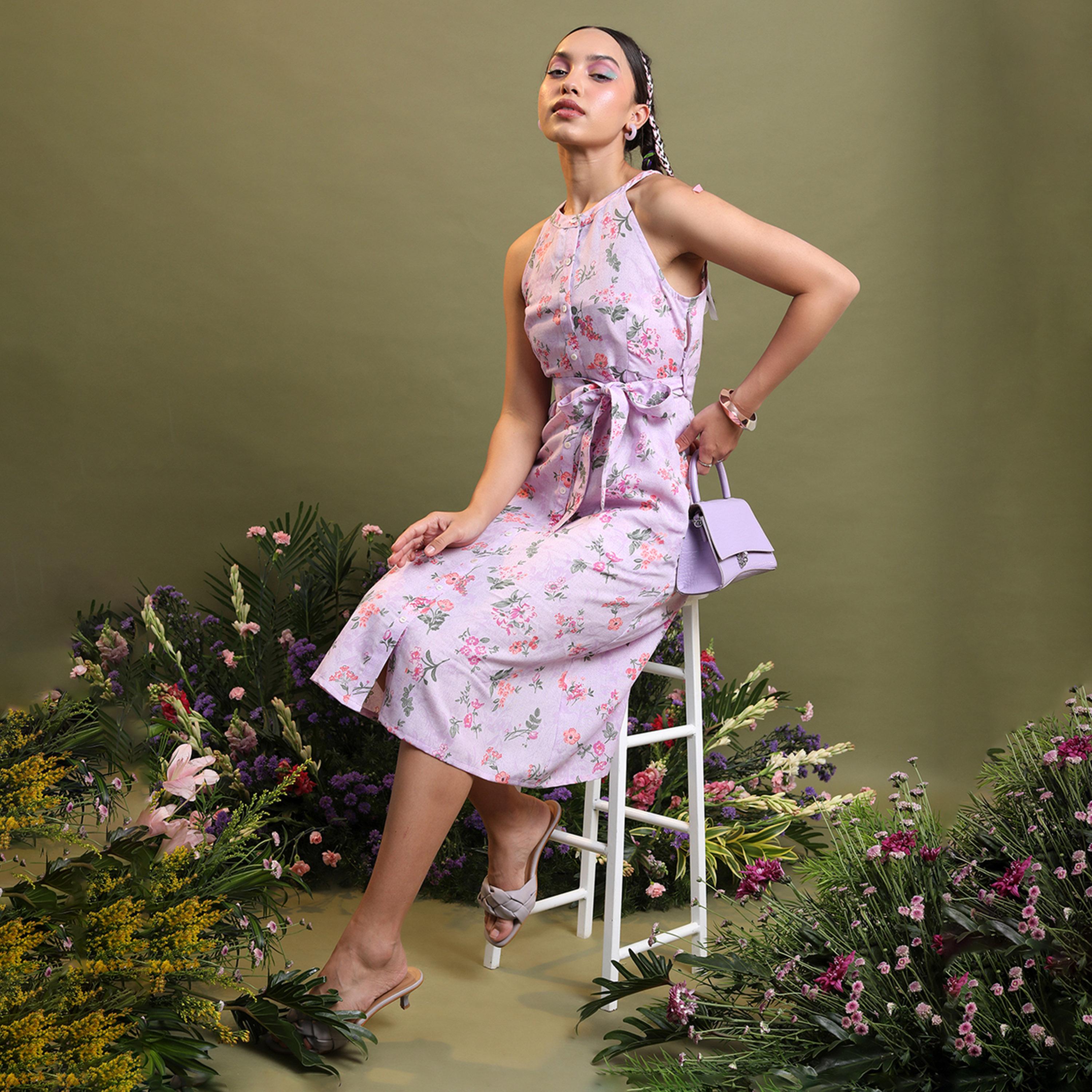 فيشود × ستايلي - فستان متوسط الطول بقصة A وطبعة زهور لافندر وياقة هالتر-women-clothing-dresses-image-1