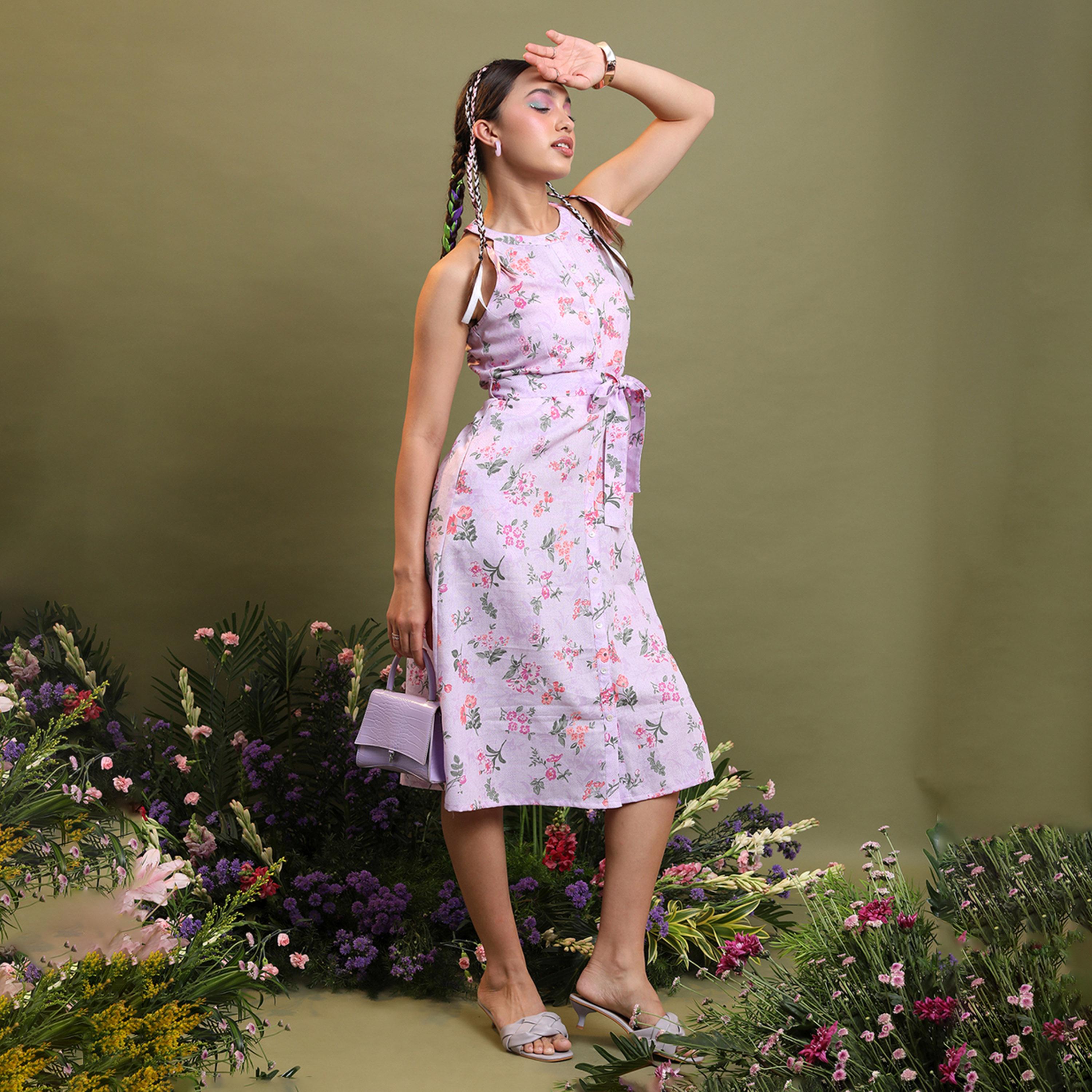 فيشود × ستايلي - فستان متوسط الطول بقصة A وطبعة زهور لافندر وياقة هالتر-women-clothing-dresses-image-6