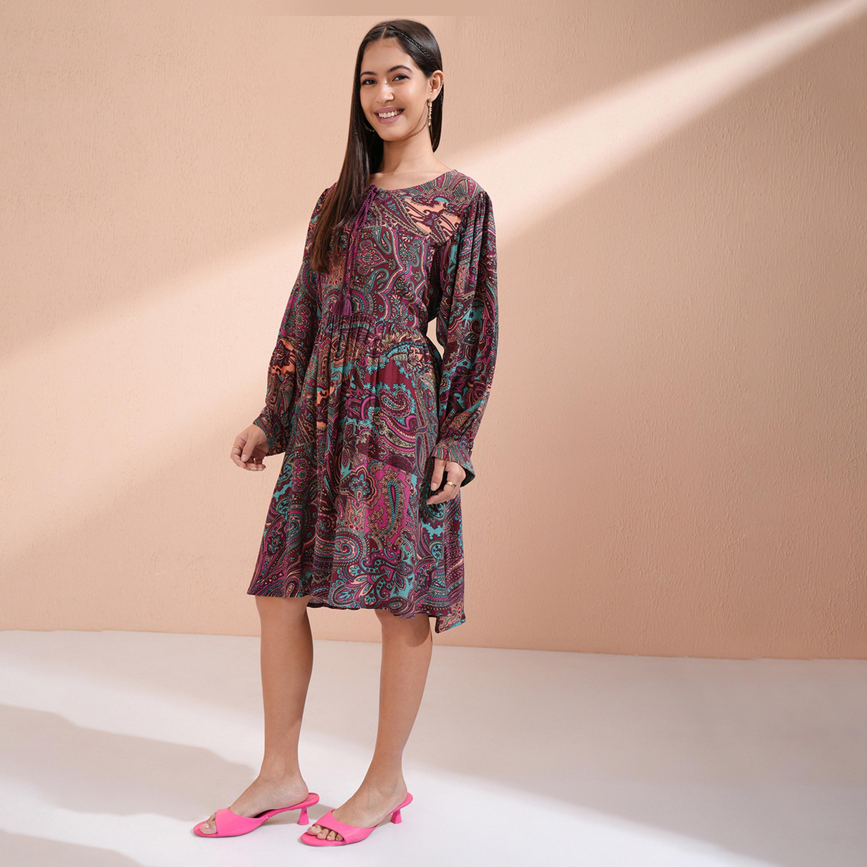 فيشود × ستايلي - فستان نسائي بقصّة واسعة مطبوع بزخارف عرقية-women-clothing-dresses-image-4