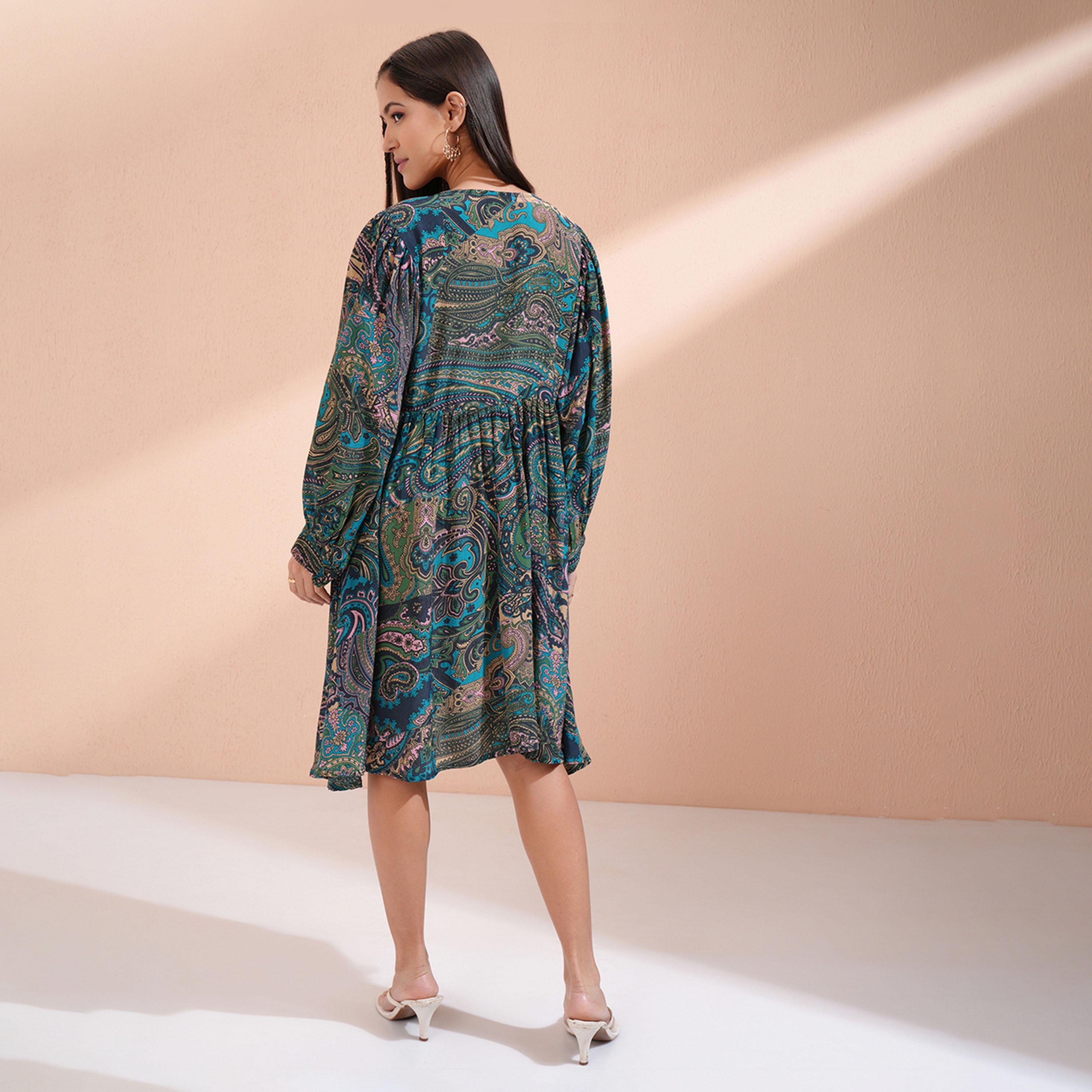 فيشود × ستايلي - فستان بقصة واسعة وزخارف عرفية مطبوع مع تفاصيل رباط-women-clothing-dresses-image-3