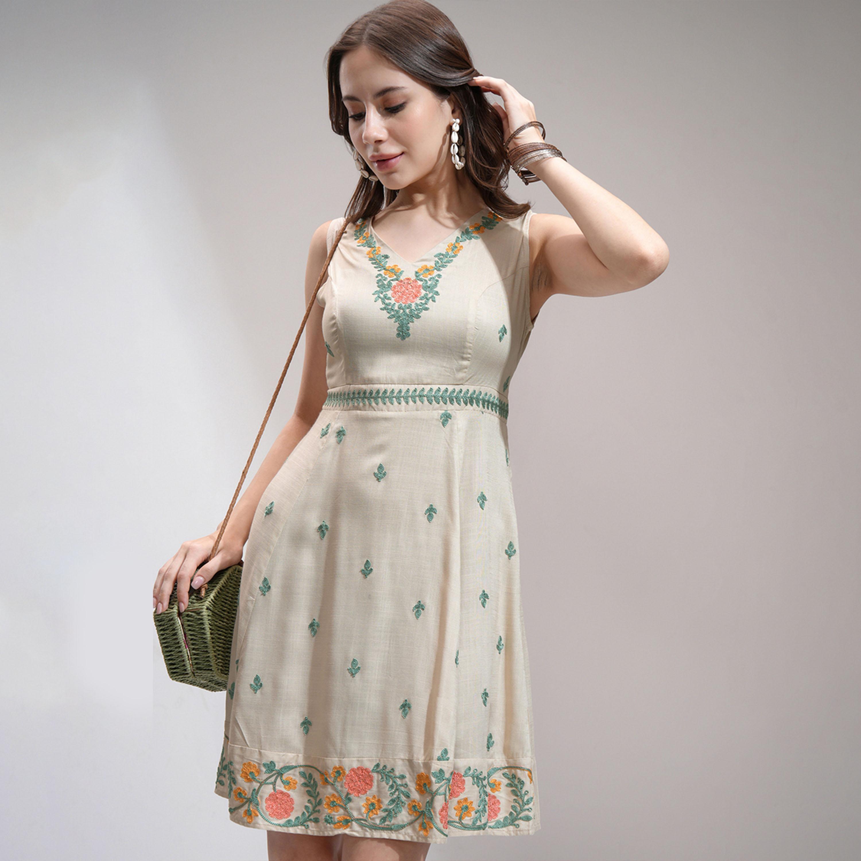 فيشود × ستايلي - فستان نسائي بقصّة واسعة ومطرّز بالزهور-women-clothing-dresses-image-2