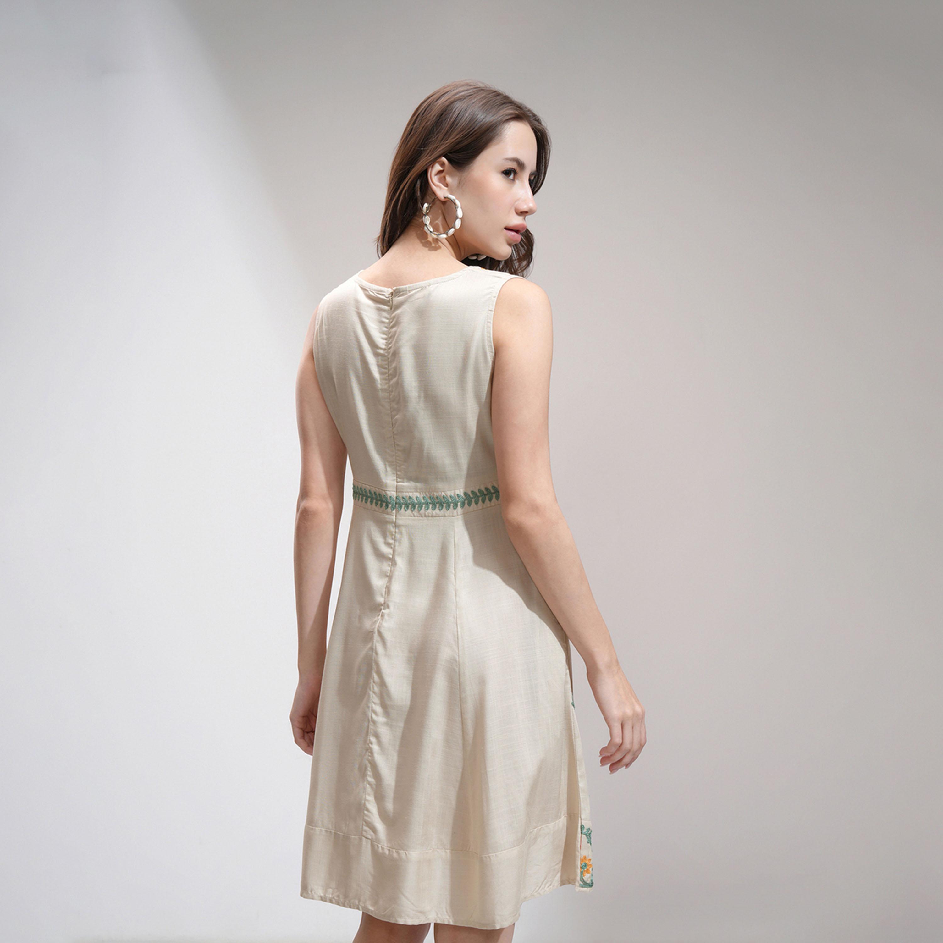 فيشود × ستايلي - فستان نسائي بقصّة واسعة ومطرّز بالزهور-women-clothing-dresses-image-3
