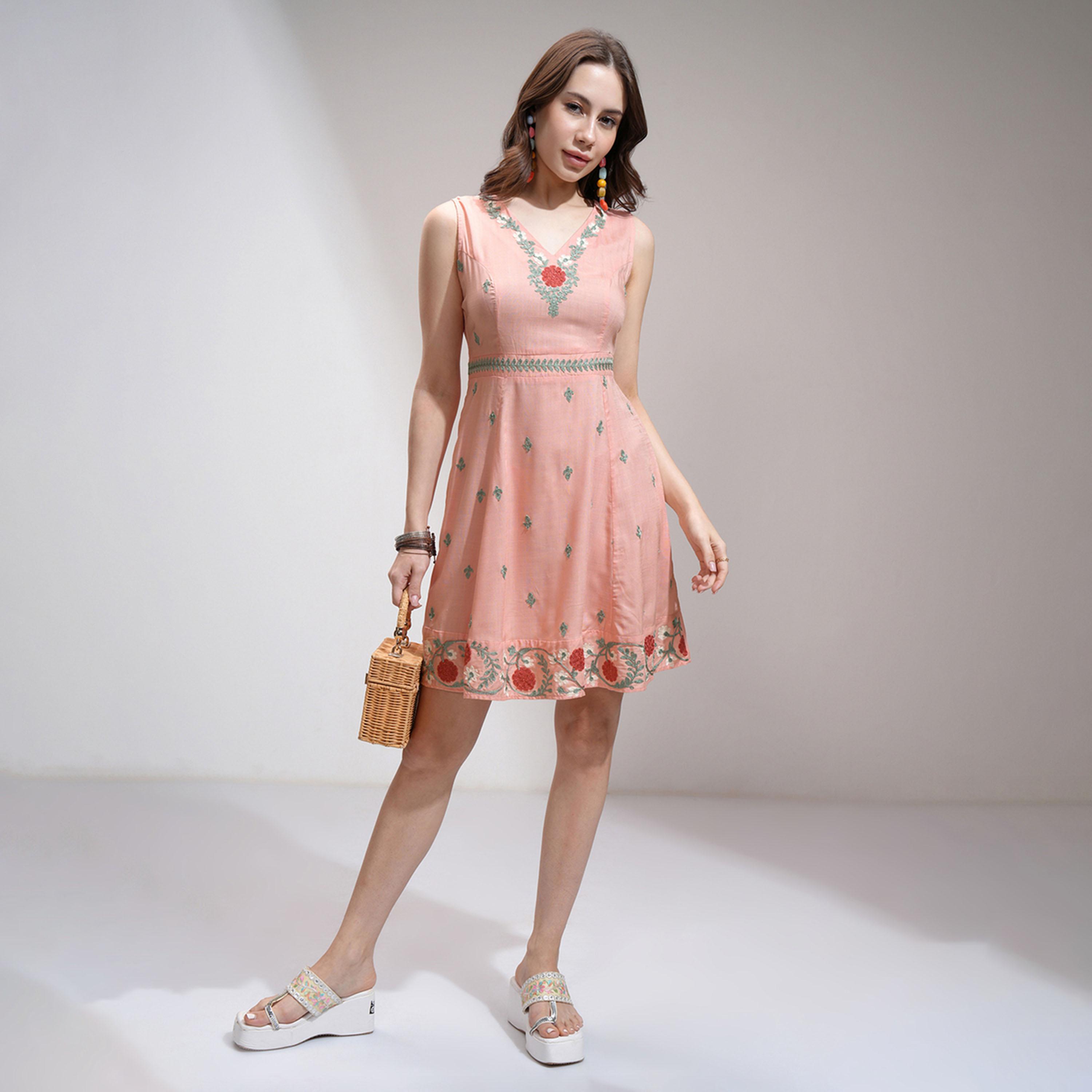 فيشود × ستايلي - فستان نسائي بقصّة واسعة ومطرّز بالزهور-women-clothing-dresses-image-2