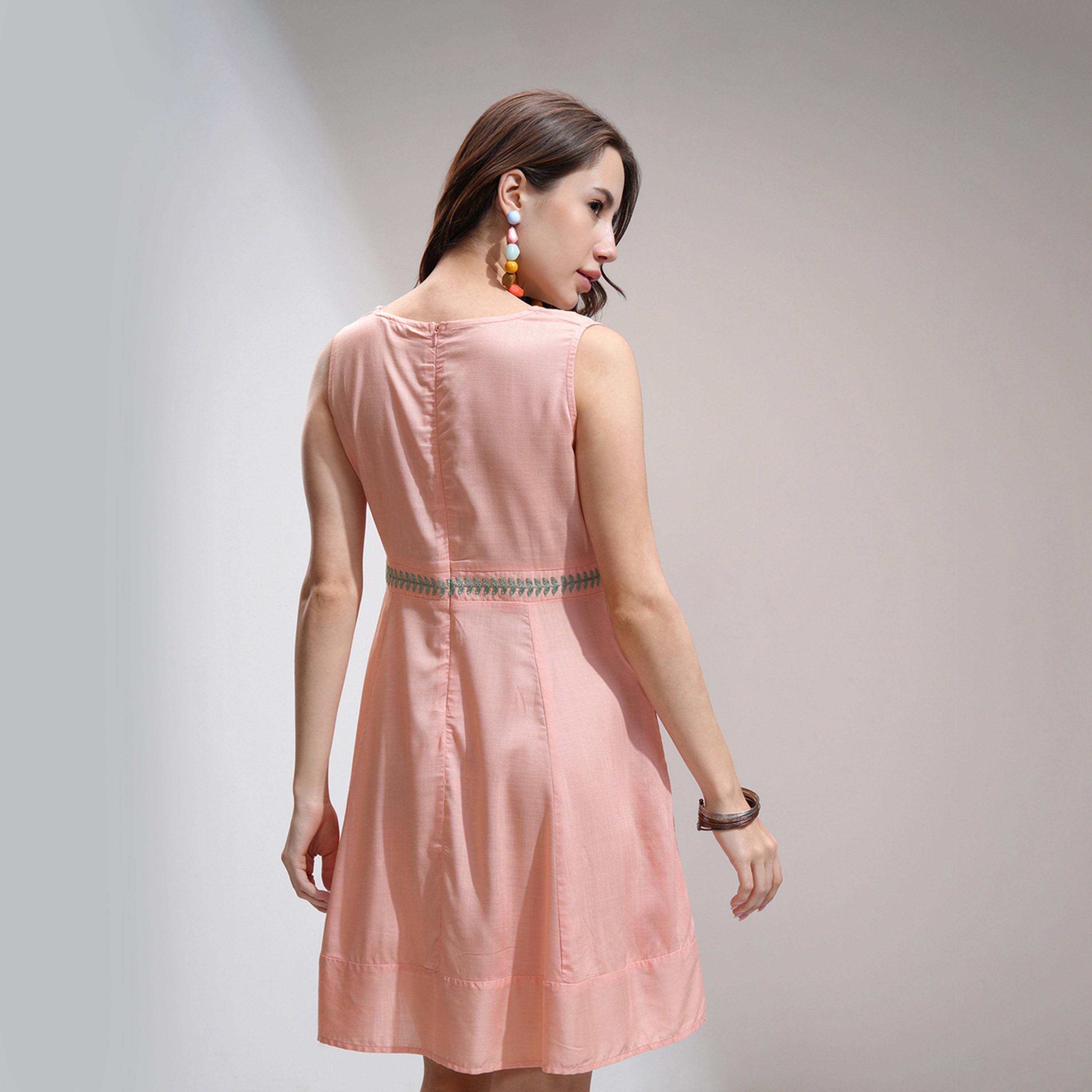 فيشود × ستايلي - فستان نسائي بقصّة واسعة ومطرّز بالزهور-women-clothing-dresses-image-3