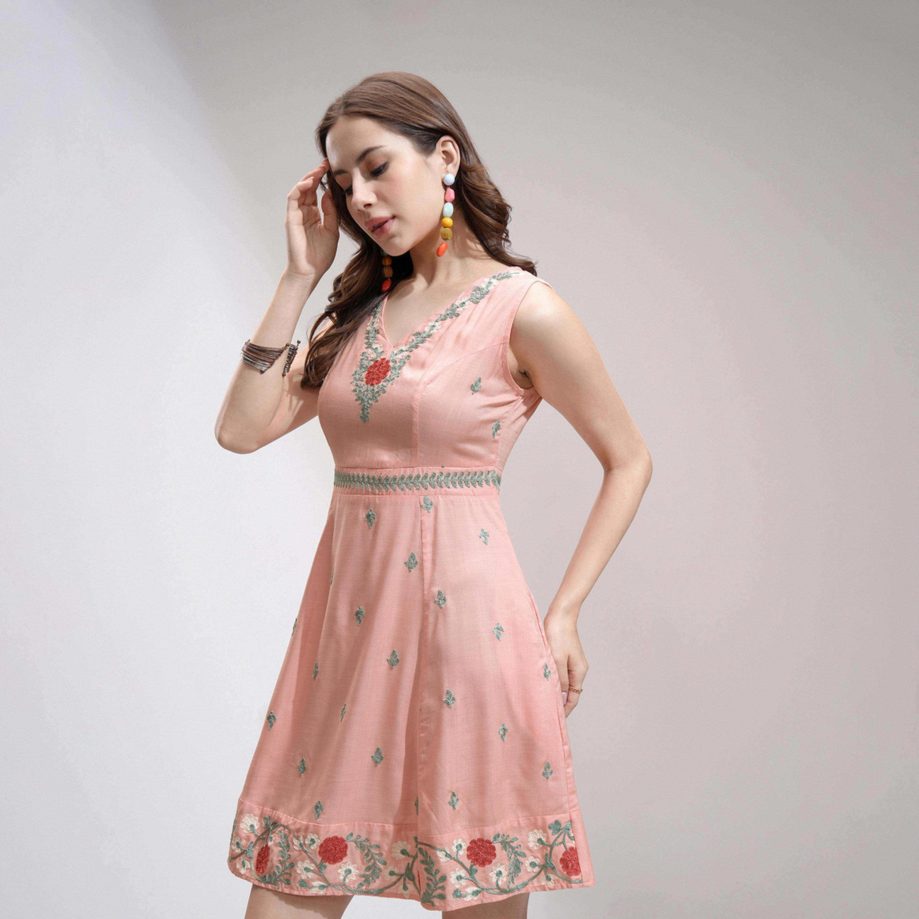 فيشود × ستايلي - فستان نسائي بقصّة واسعة ومطرّز بالزهور-women-clothing-dresses-image-4