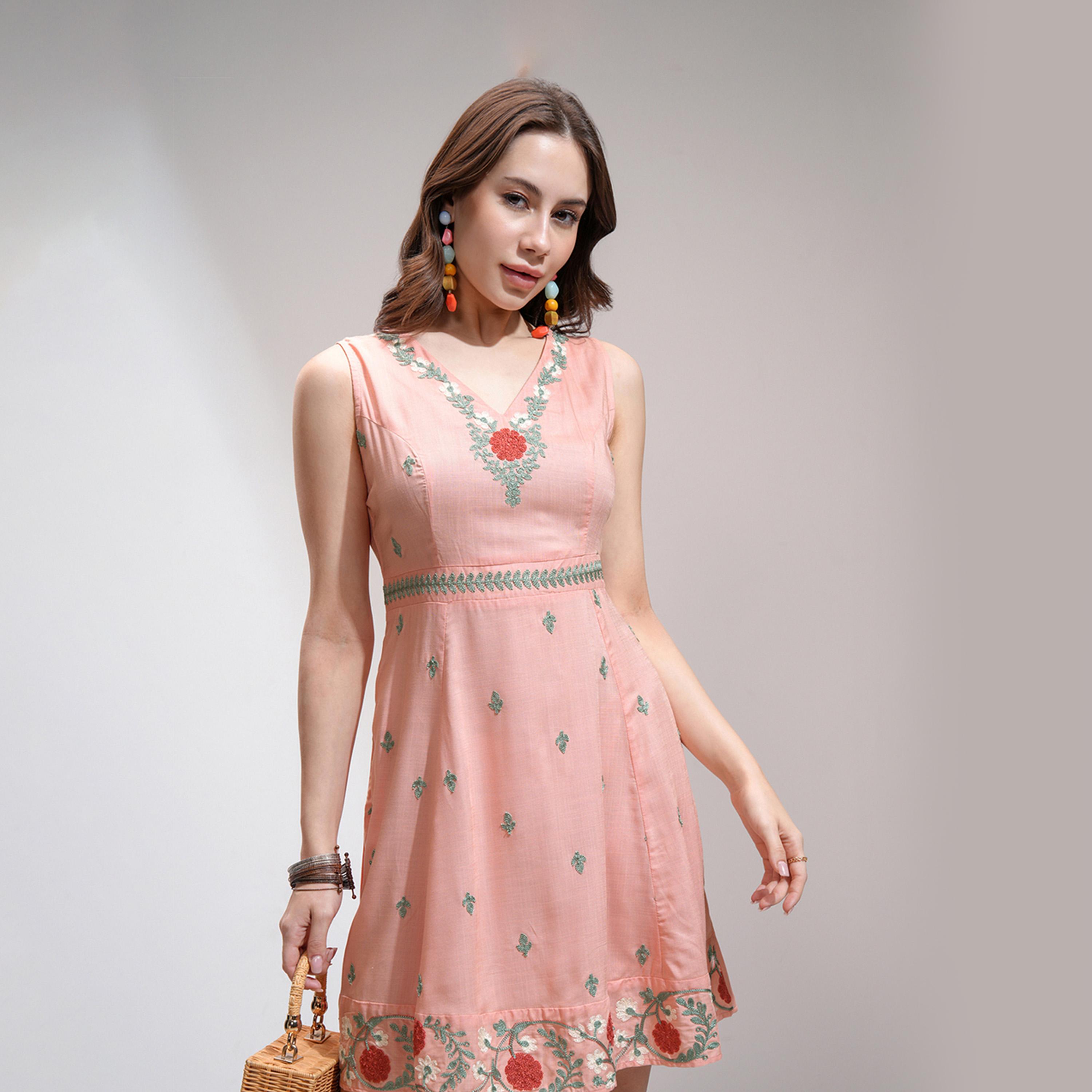 فيشود × ستايلي - فستان نسائي بقصّة واسعة ومطرّز بالزهور-women-clothing-dresses-image-6