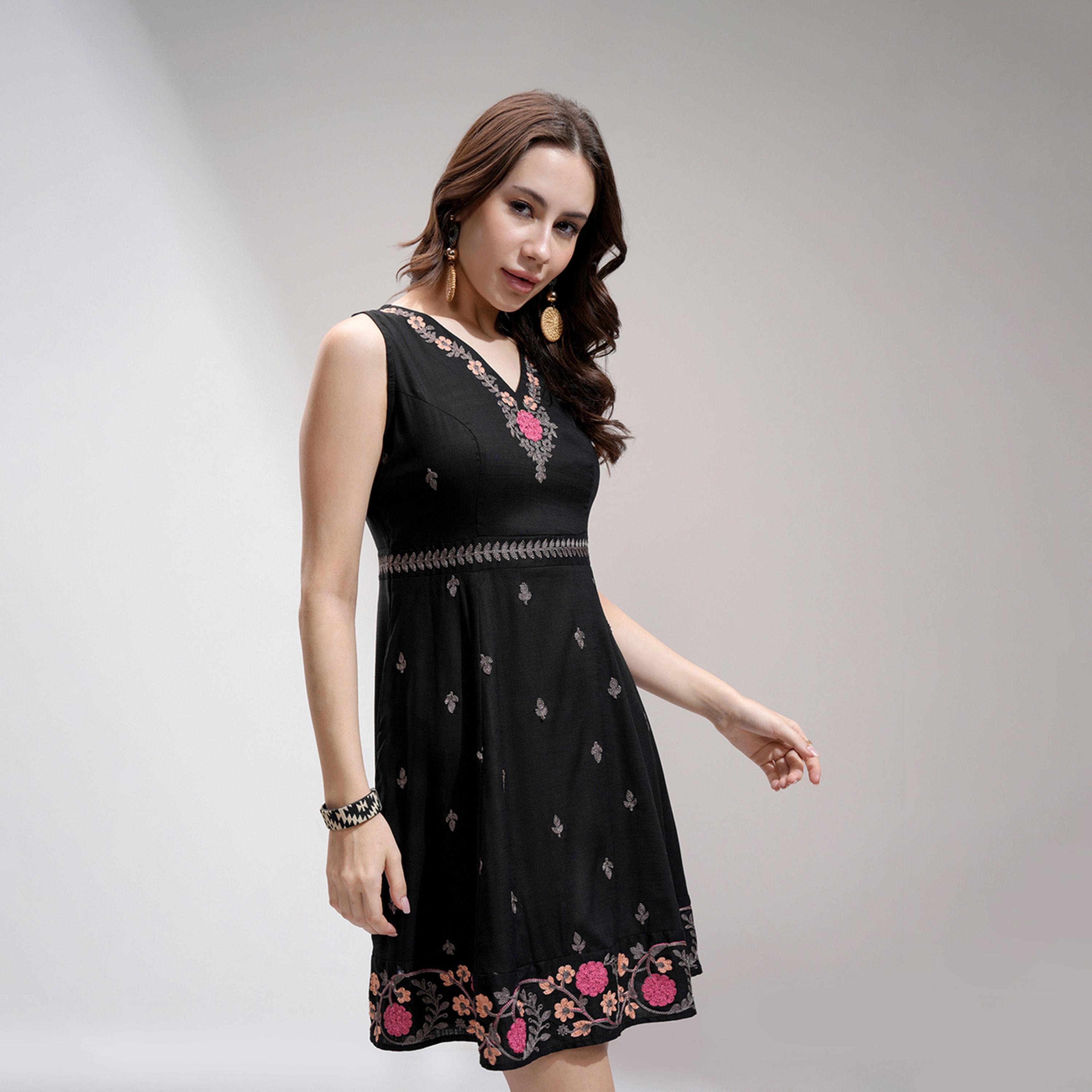 Vishudh X Styli Embroidered A-Line Dress-women-clothing-dresses-image-6