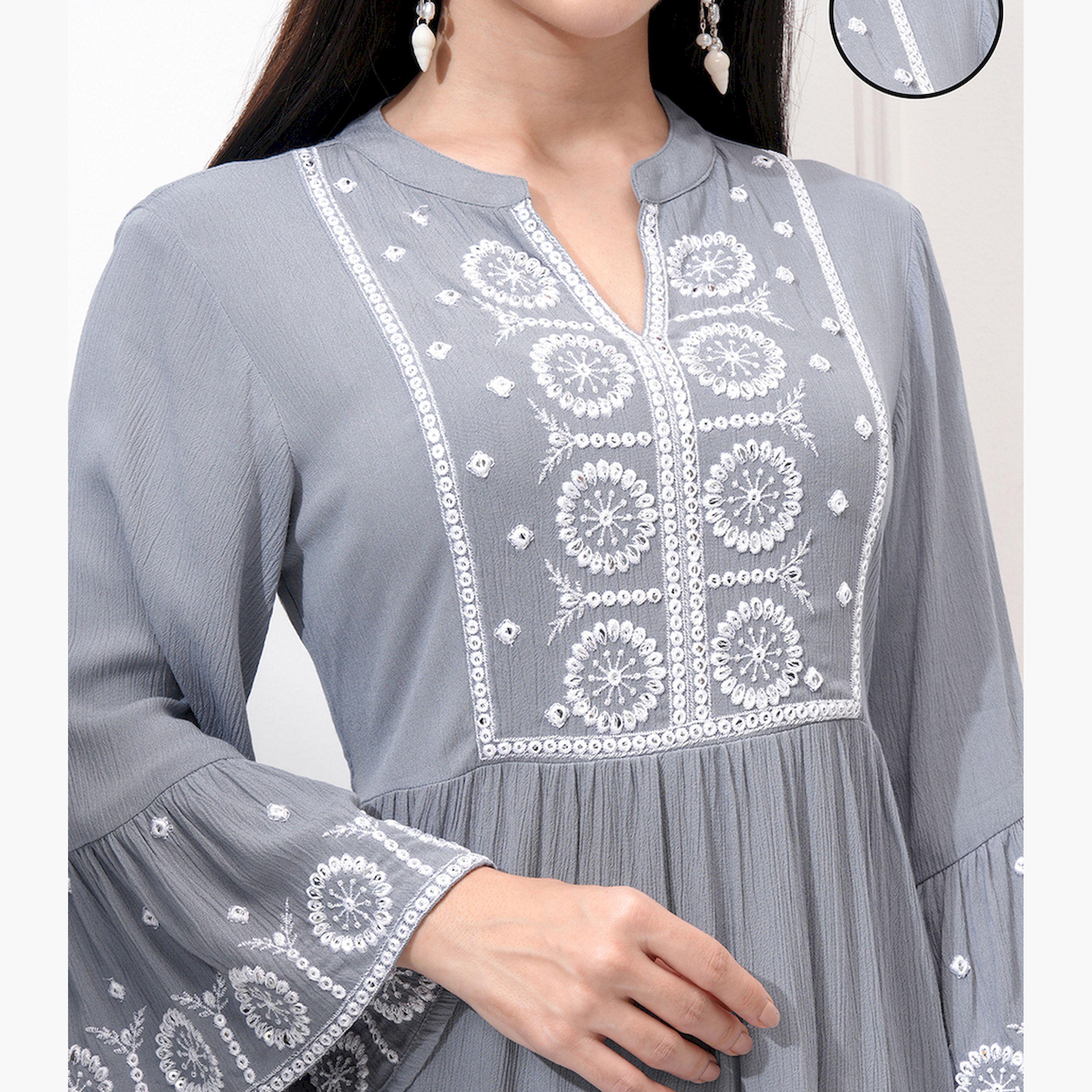 فيشود × ستايلي - فستان متوسط الطول مطرز بقصّة واسعة-women-clothing-dresses-image-5