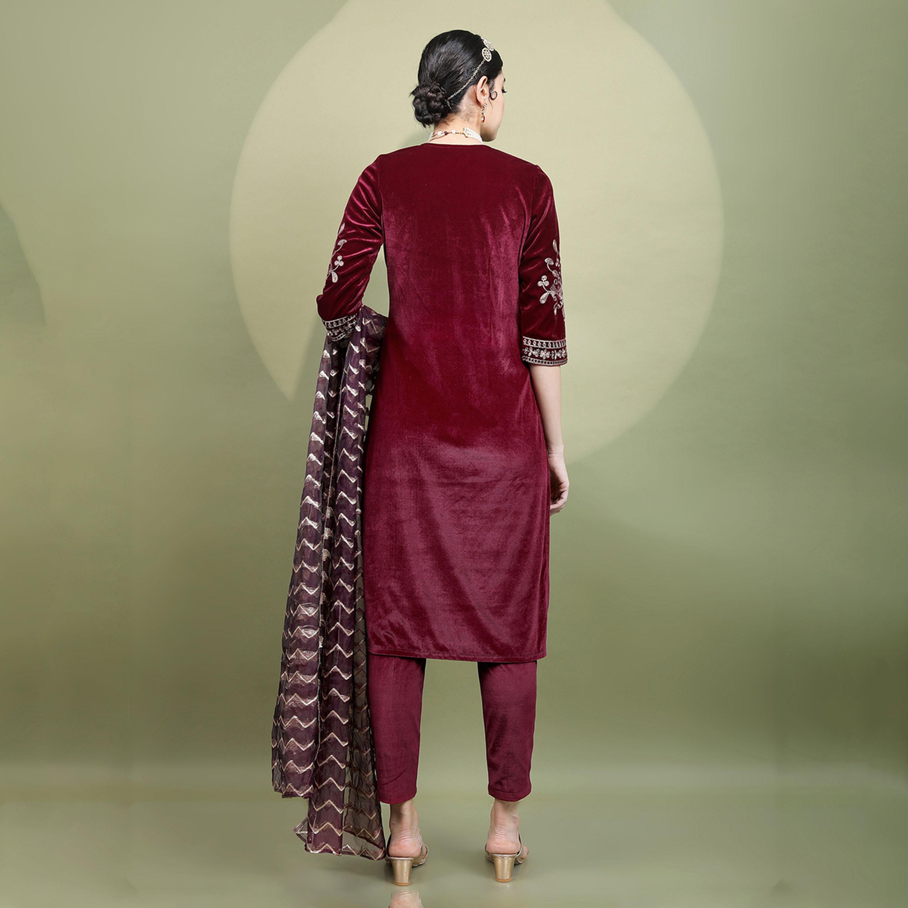 فيشود × ستايلي - كورتا نسائية من المخمل المحبوك المطرز مع بنطال ووشاح-women-clothing-ethnicwear-sareesets-image-3