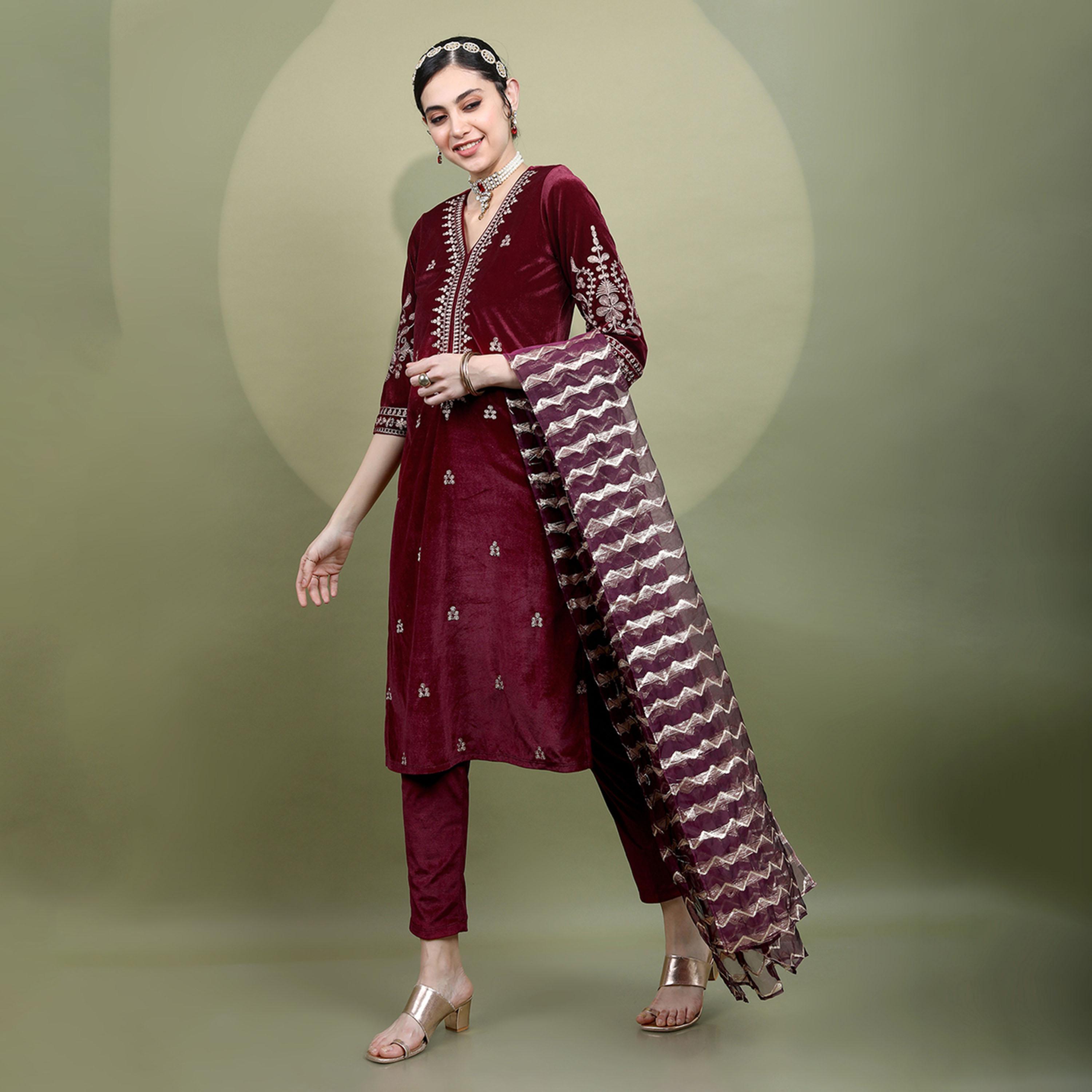 فيشود × ستايلي - كورتا نسائية من المخمل المحبوك المطرز مع بنطال ووشاح-women-clothing-ethnicwear-sareesets-image-4