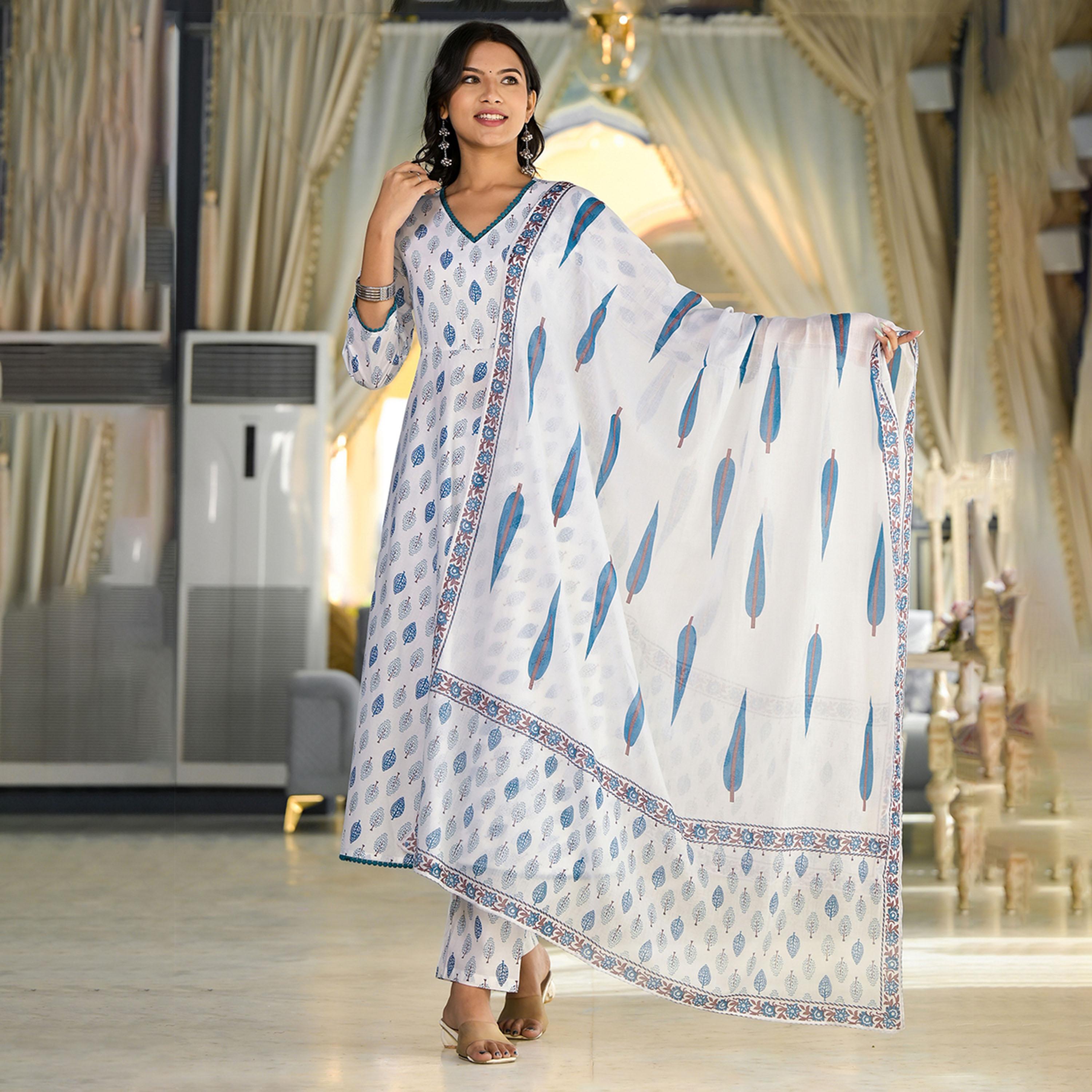 فيشود × ستايلي - كورتا من القطن الخالص برقبة V مطبوعة بالورود مع بنطال ووشاح - أبيض-women-clothing-ethnicwear-sareesets-image-2