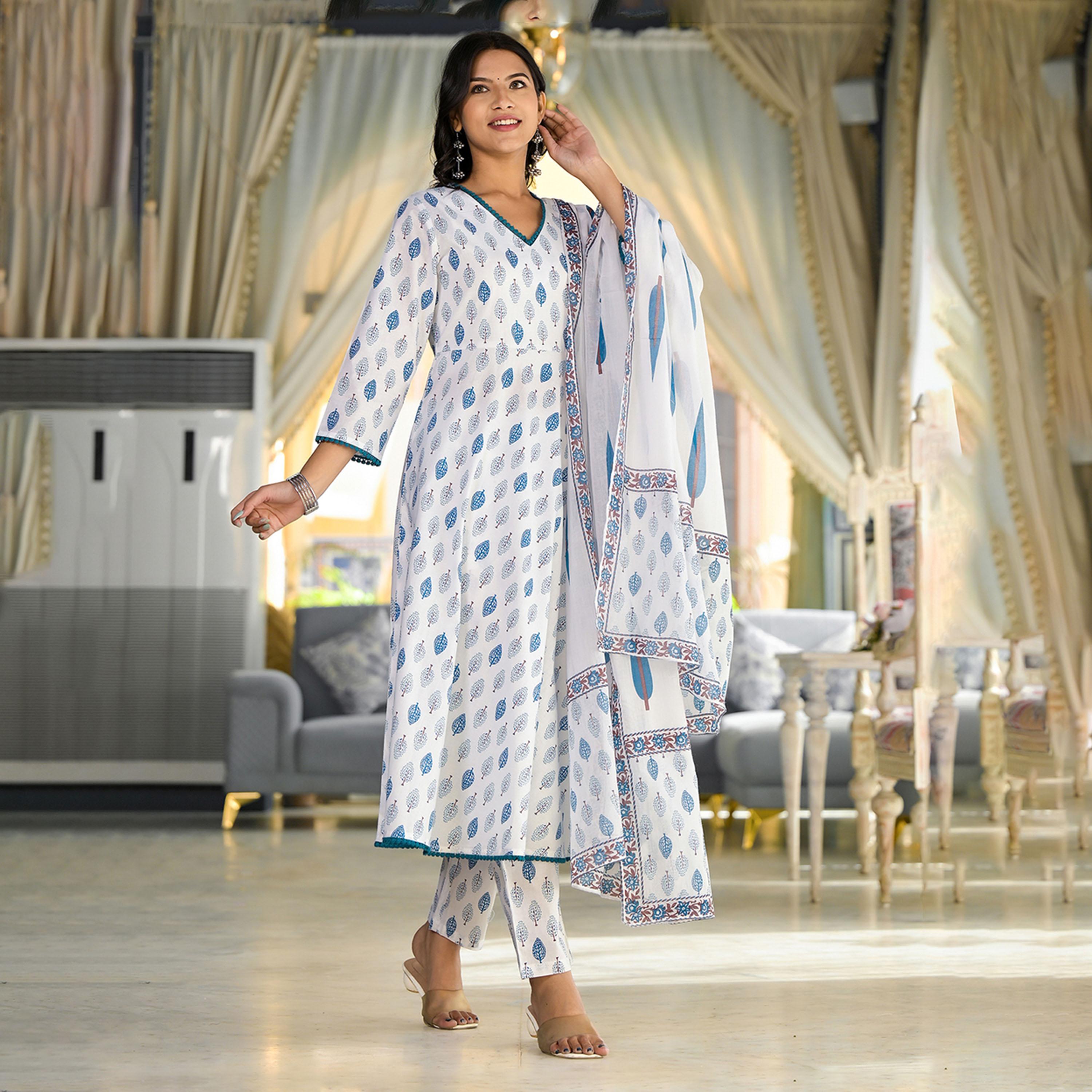 فيشود × ستايلي - كورتا من القطن الخالص برقبة V مطبوعة بالورود مع بنطال ووشاح - أبيض-women-clothing-ethnicwear-sareesets-image-4