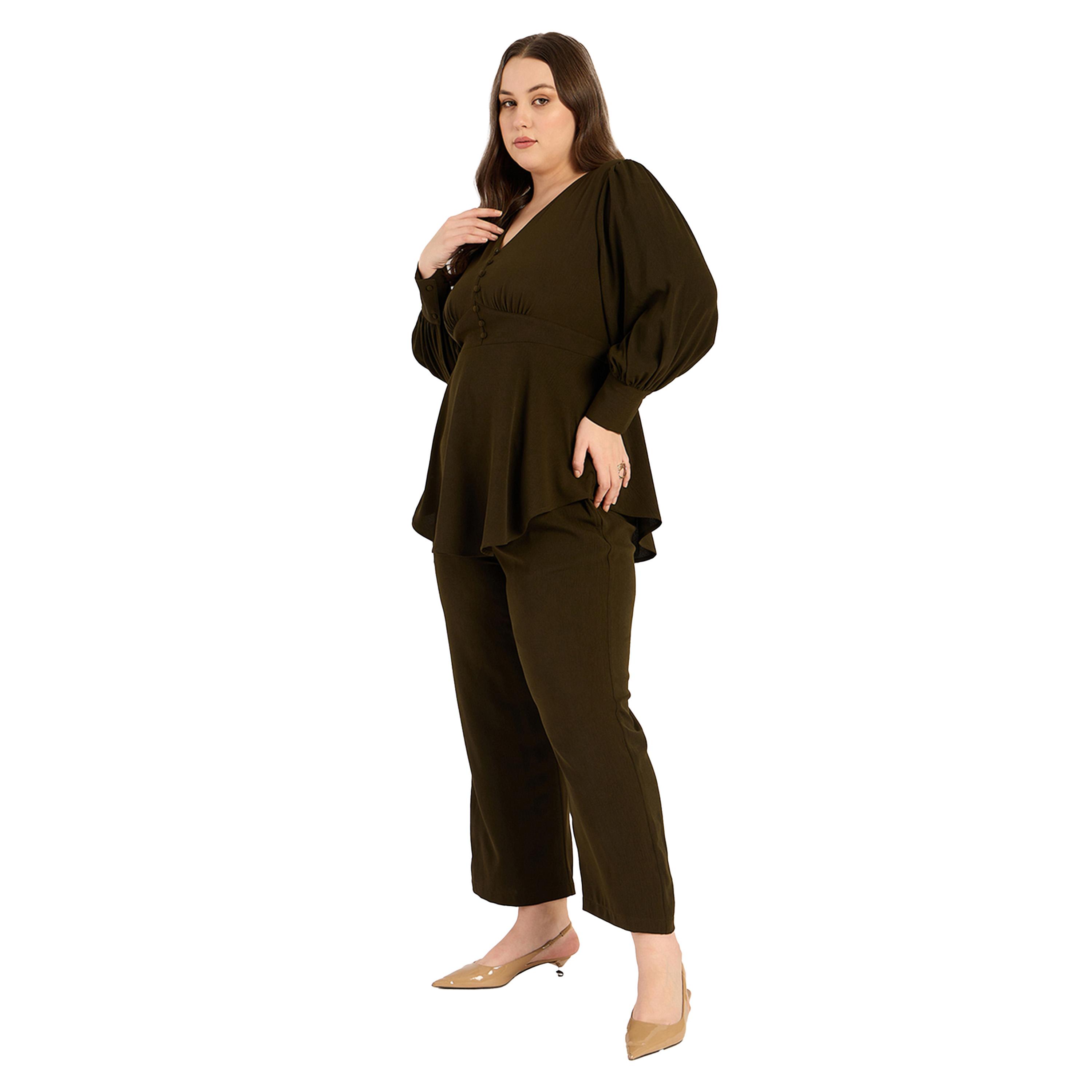 فيميلا × ستايلي-  طقم بلوزة رقبة V مجعدة وبنطلون بمقاسات كبيرة-women-clothing-dresses-image-3